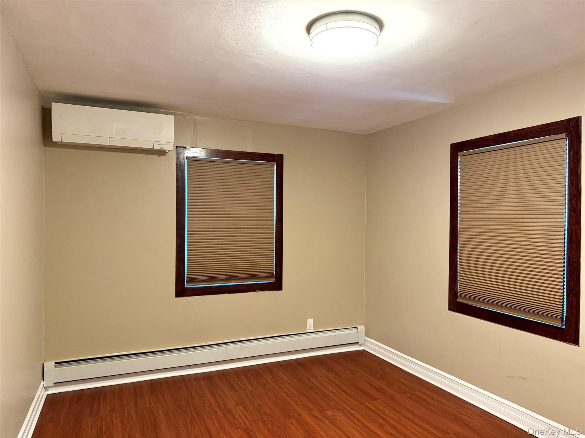 #3 photo, 42-47 194TH Street, फ्लशिंग Flushing , NY 11358