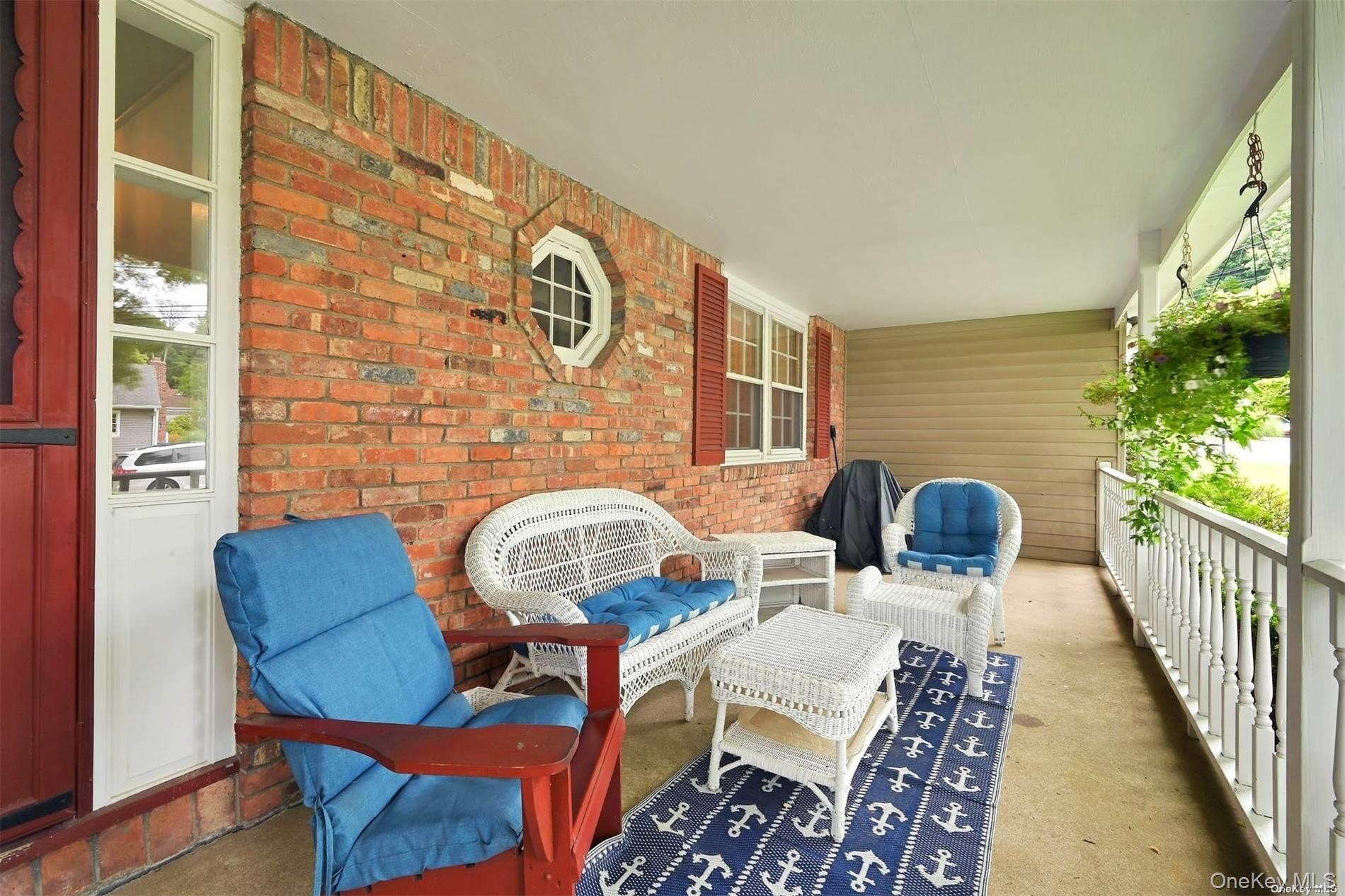 #3 photo, 5 Bronze Court, Саффолк ‖ Huntington , NY 11743