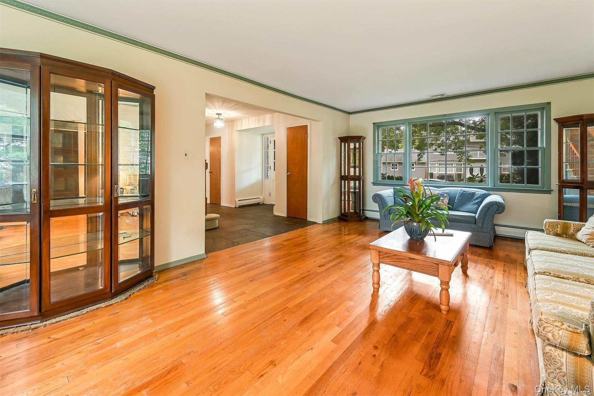 #6 photo, 5 Bronze Court, Саффолк ‖ Huntington , NY 11743