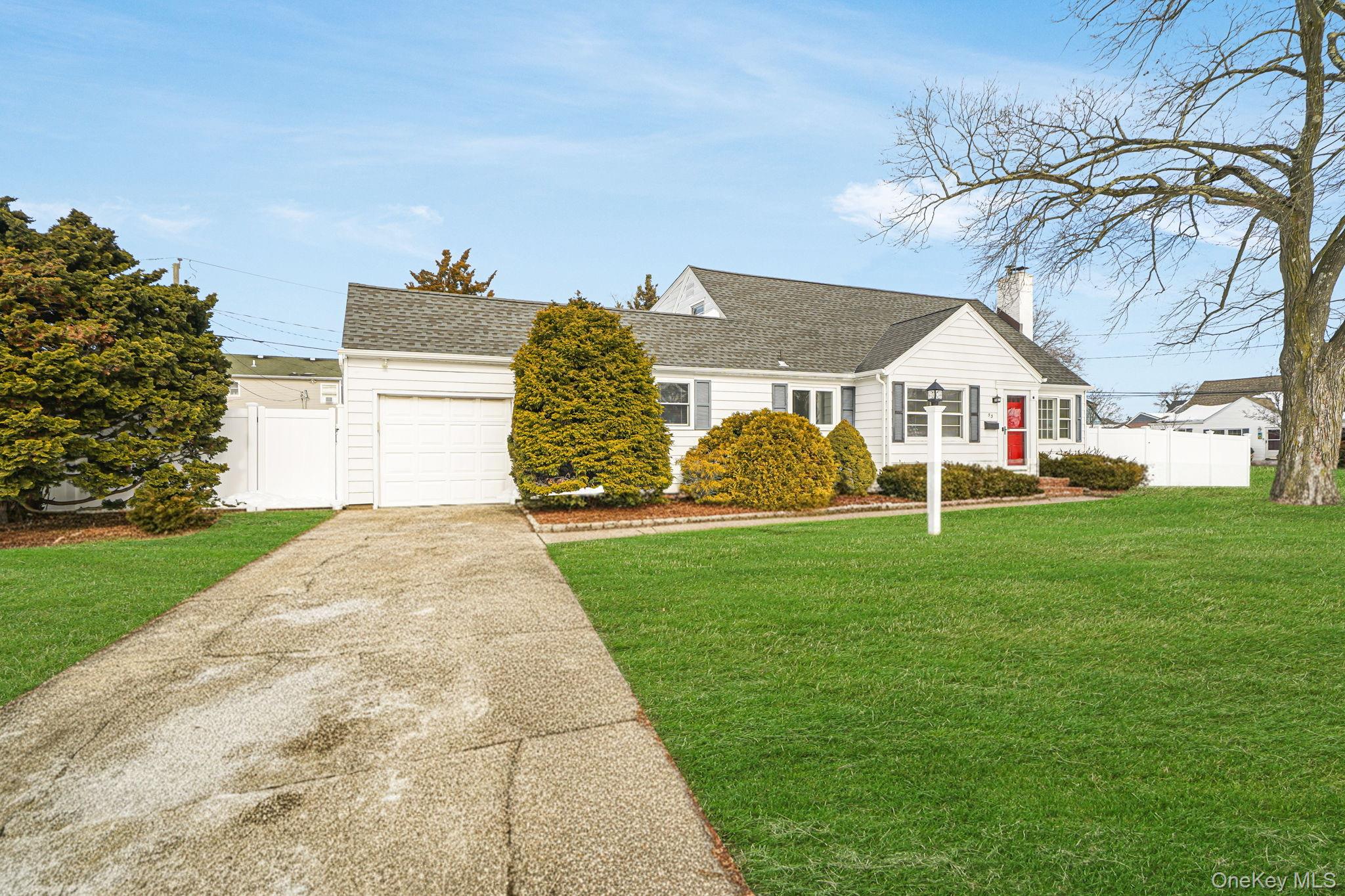 #2 photo, 53 Canterbury Lane, North Babylon , NY 11703