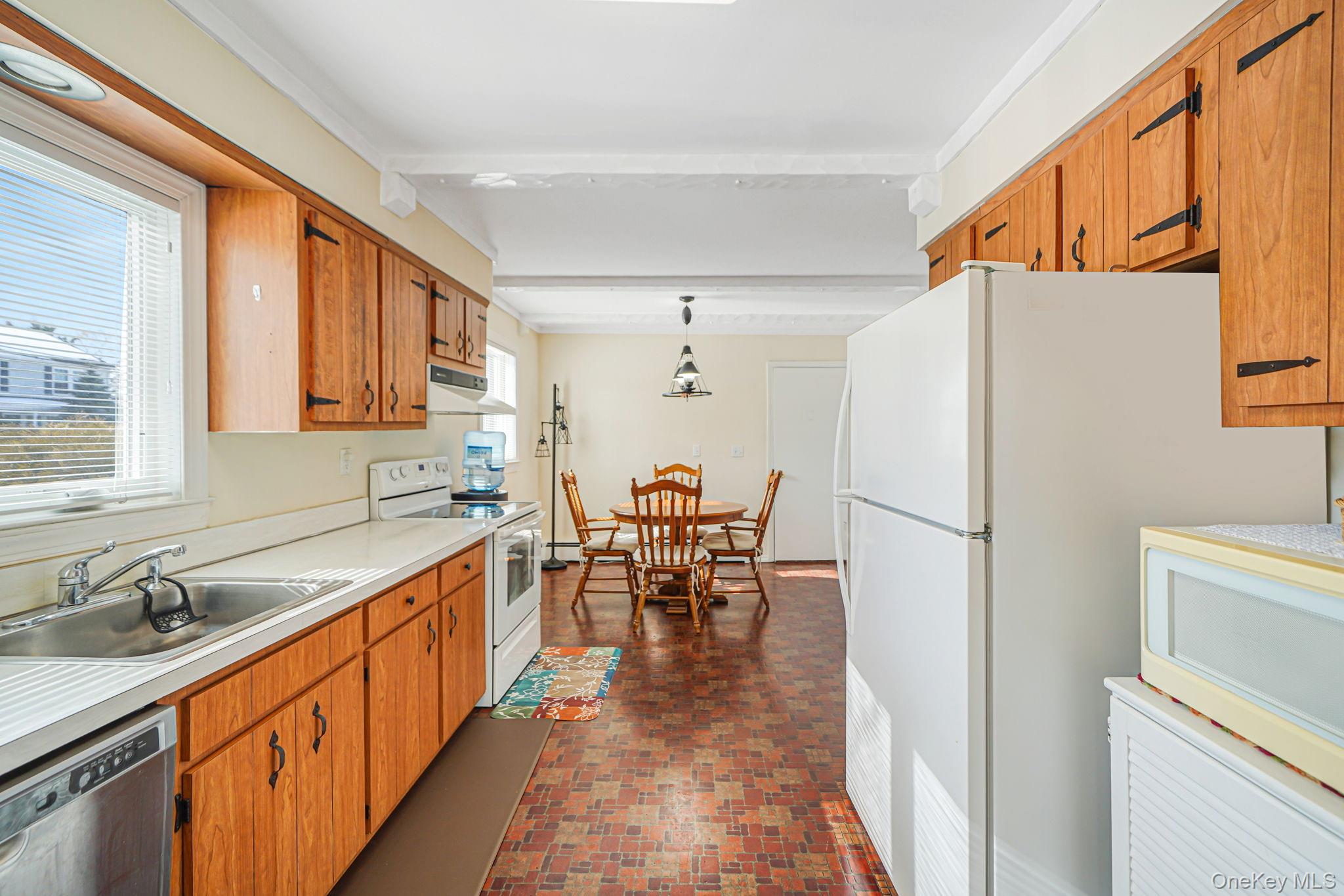 #4 photo, 53 Canterbury Lane, North Babylon , NY 11703