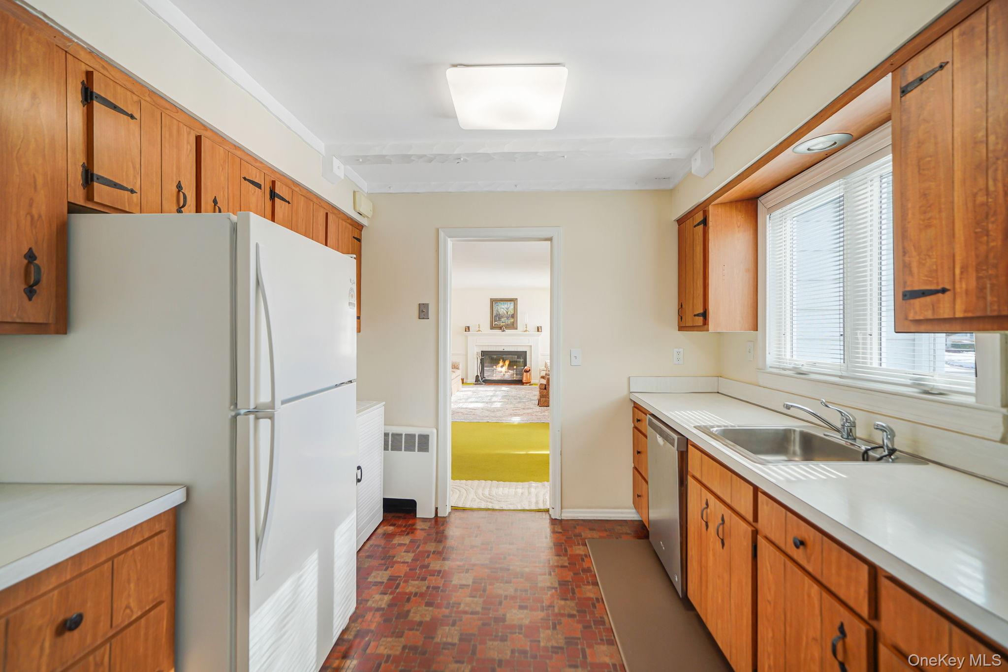 #6 photo, 53 Canterbury Lane, North Babylon , NY 11703