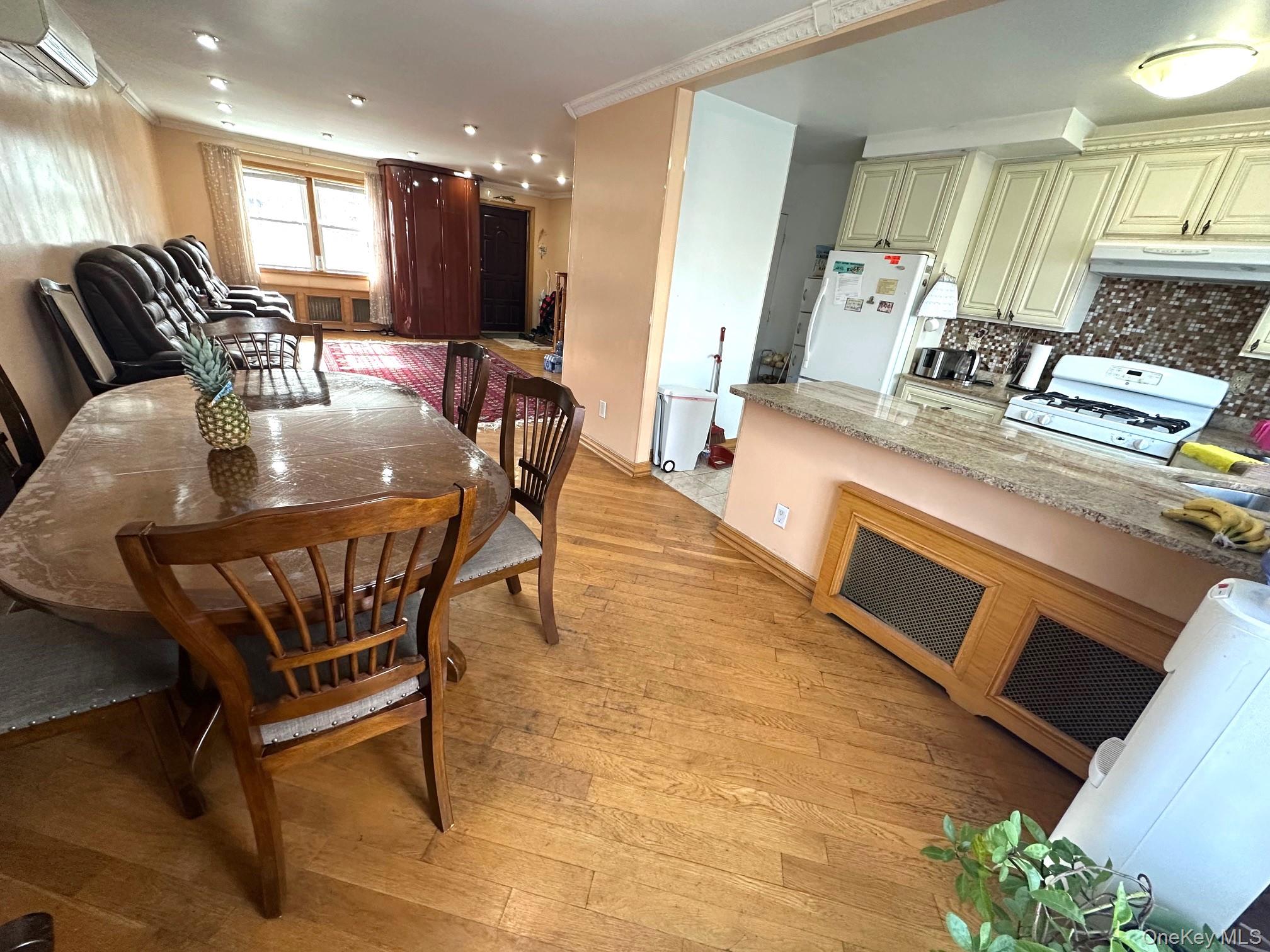 #8 photo, 150-43 77th Road, क्यू गार्डन्स Kew Garden Hills , NY 11367