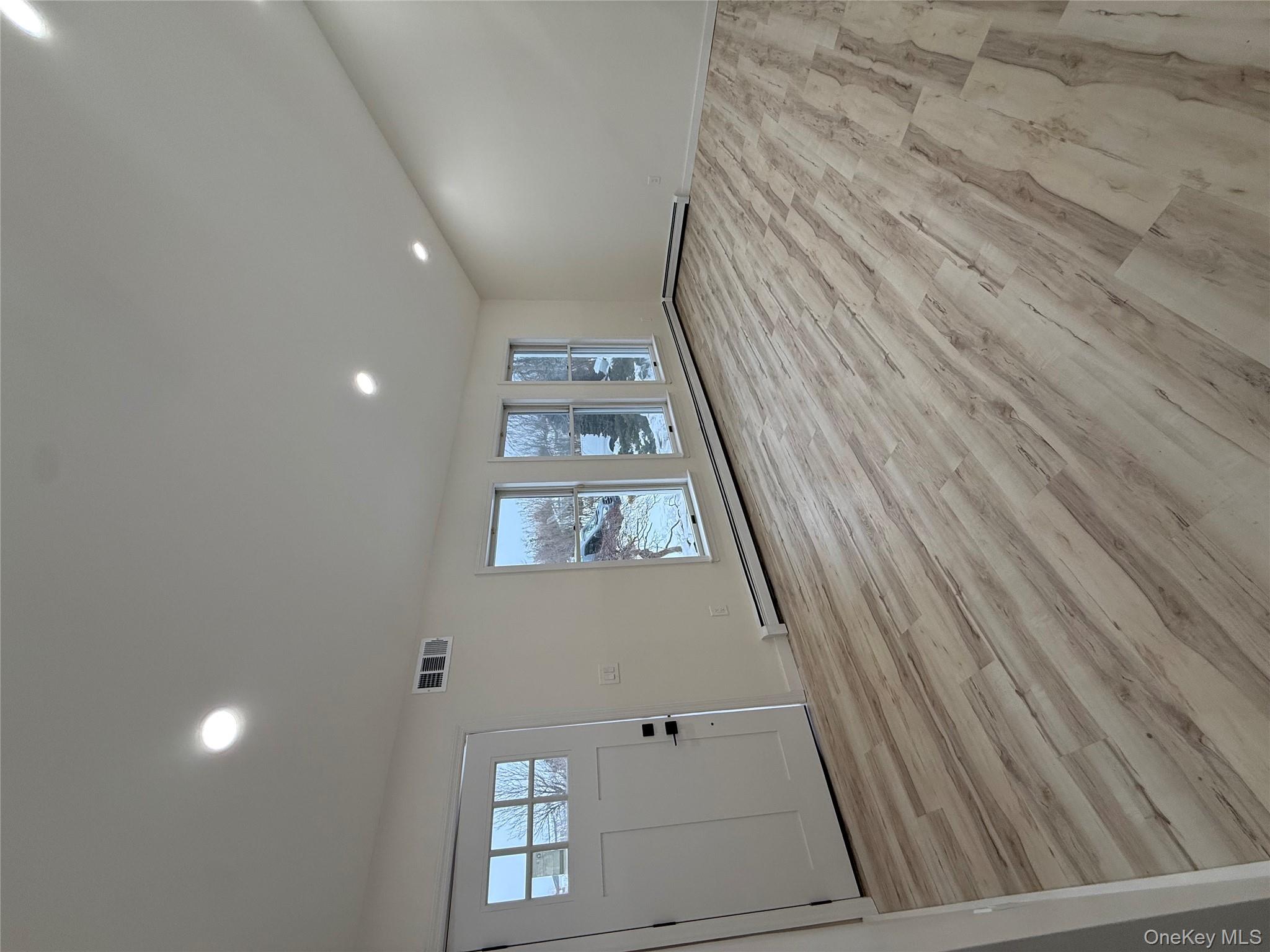 #3 photo, 24 Kimberly Court, מחוז סאפוק Baiting Hollow , NY 11933