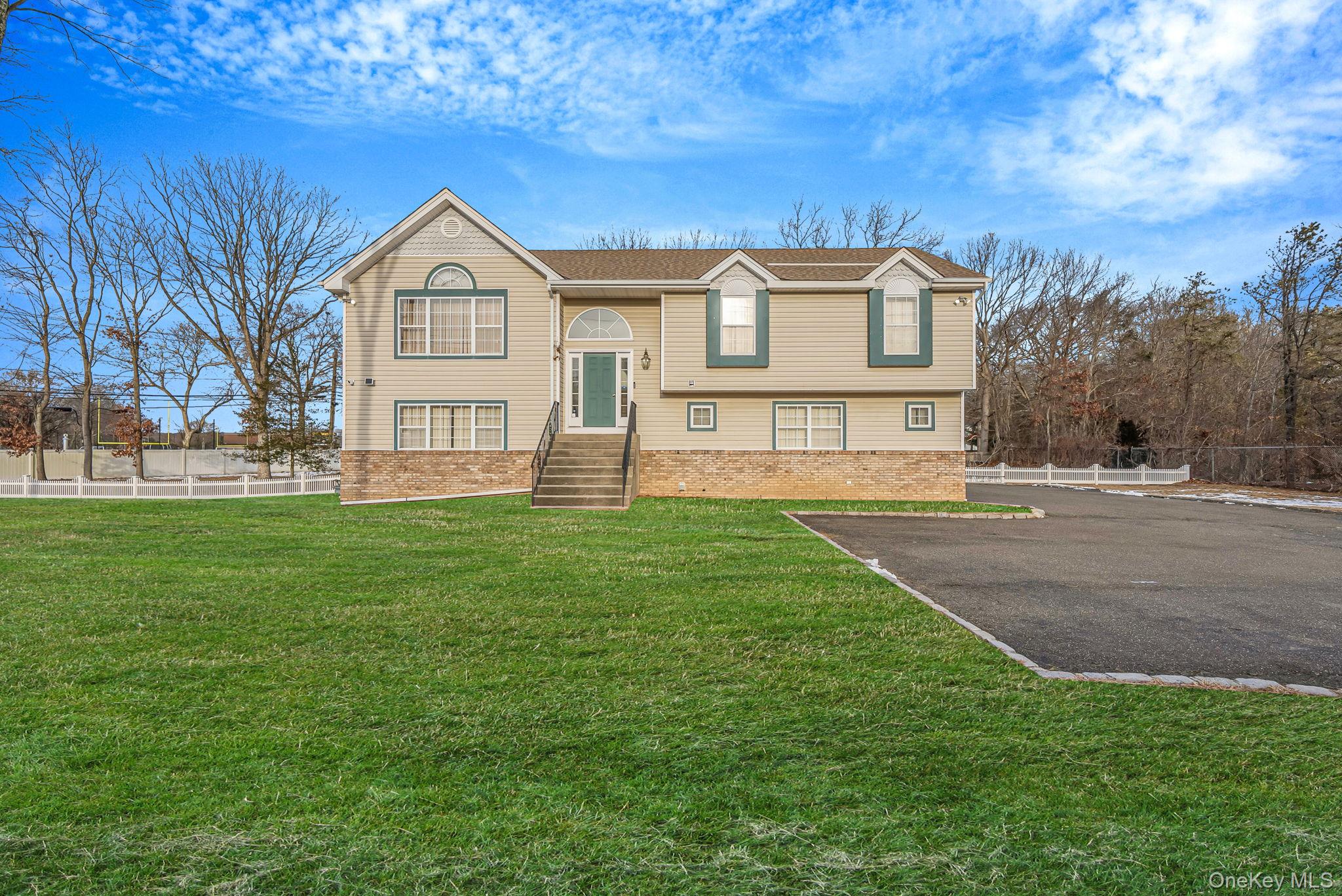 #1 photo, 475 Old Country Road, सफ़ोक काउंटी Huntington Station , NY 11746