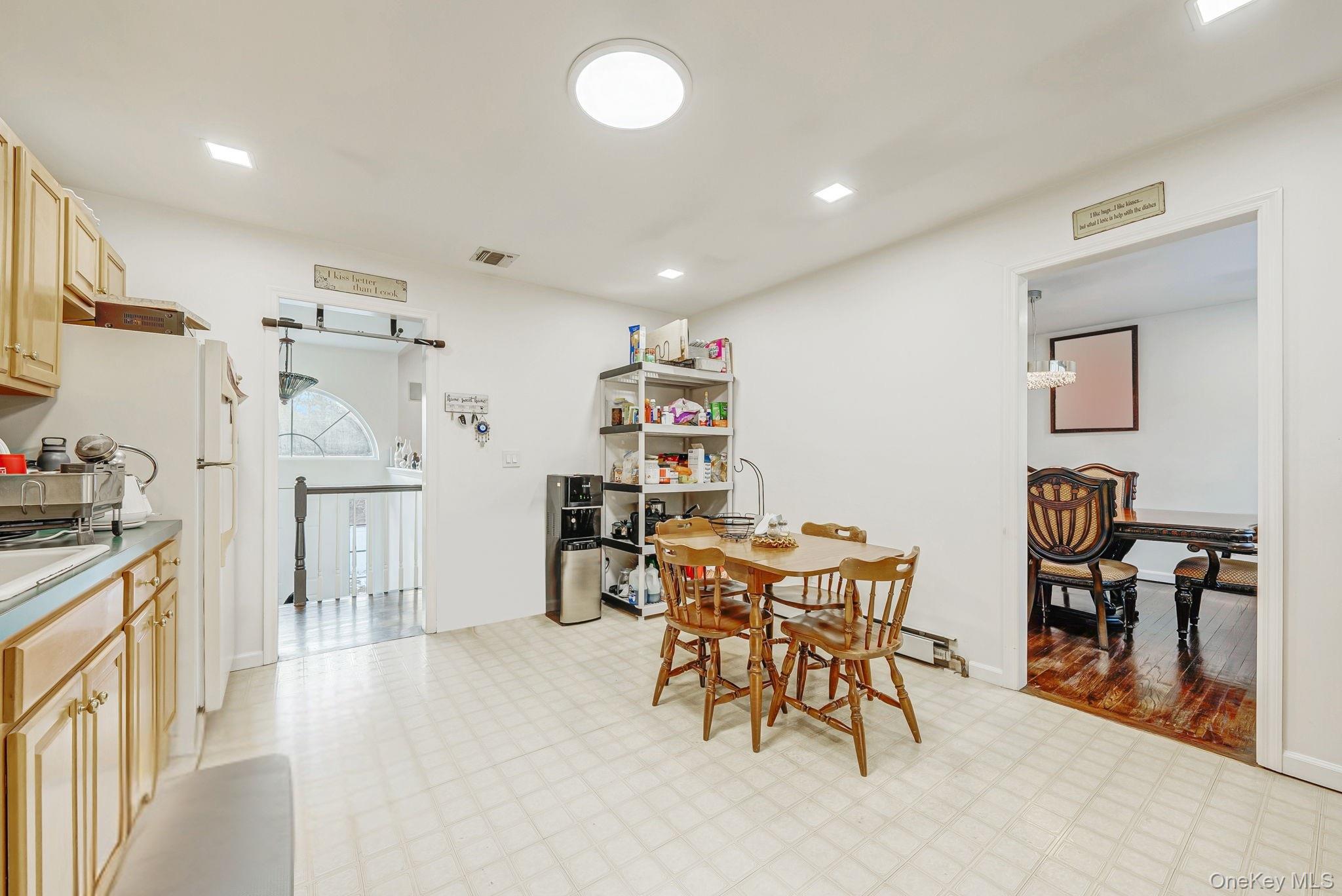 #11 photo, 475 Old Country Road, सफ़ोक काउंटी Huntington Station , NY 11746