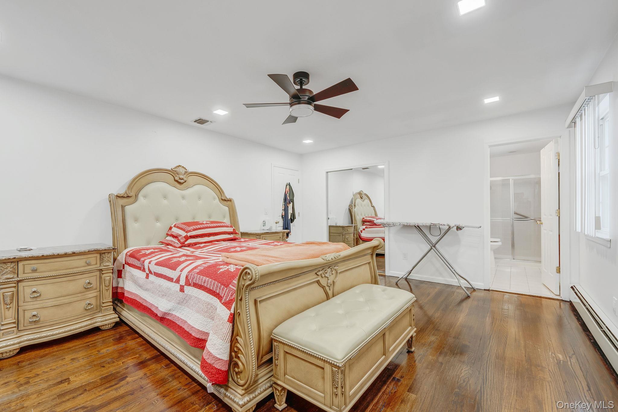 #18 photo, 475 Old Country Road, सफ़ोक काउंटी Huntington Station , NY 11746