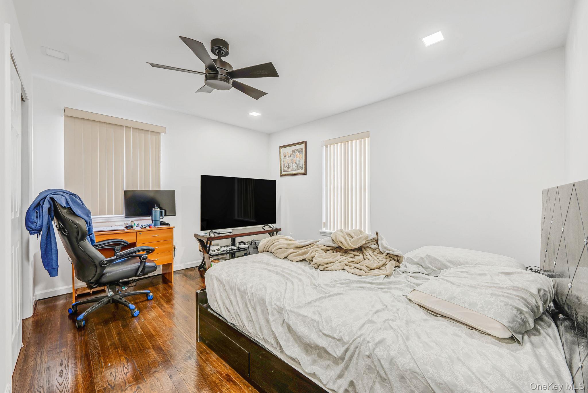 #20 photo, 475 Old Country Road, सफ़ोक काउंटी Huntington Station , NY 11746