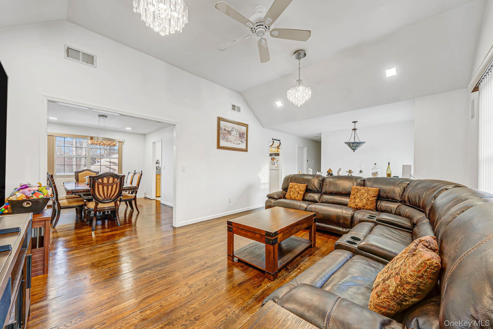 #8 photo, 475 Old Country Road, सफ़ोक काउंटी Huntington Station , NY 11746