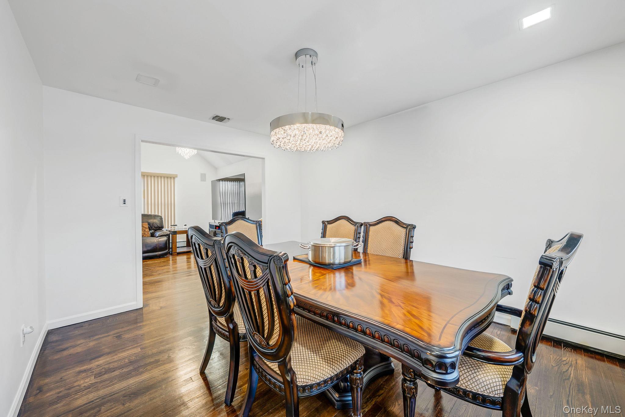 #9 photo, 475 Old Country Road, सफ़ोक काउंटी Huntington Station , NY 11746