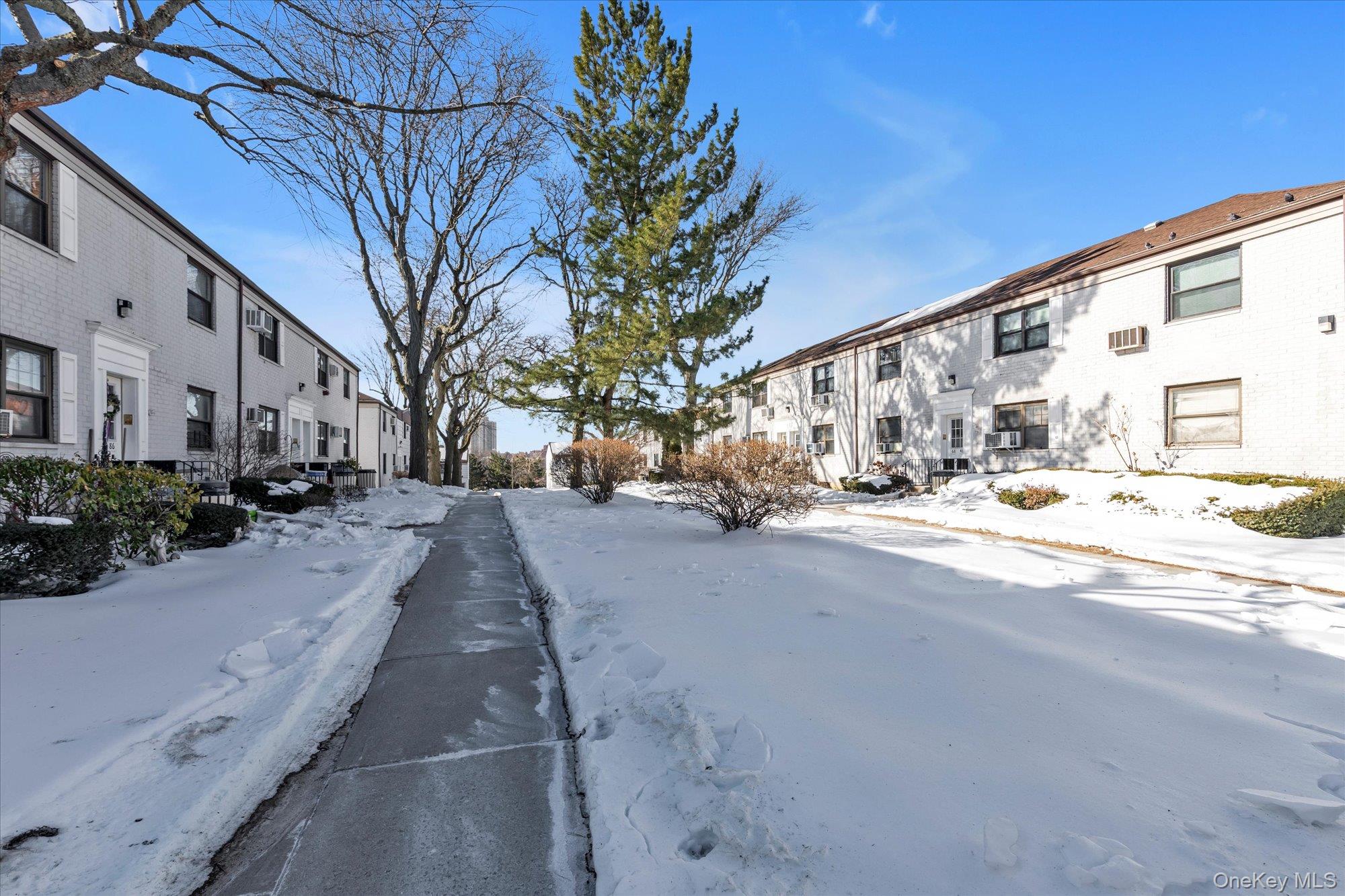 #20 photo, 68-76 136th Street, Kew Garden Hills , NY 11367