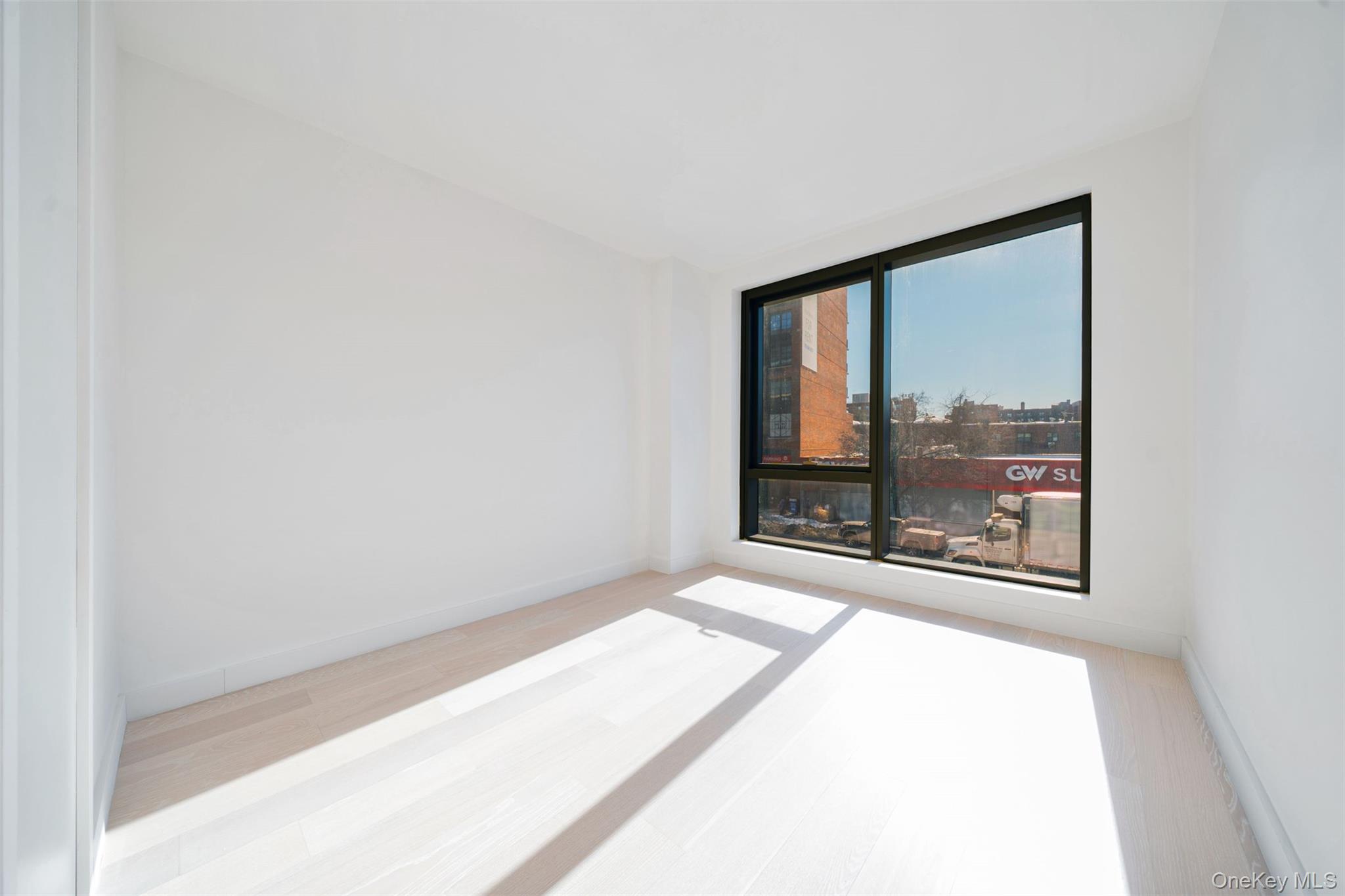 #4 photo, 144-49 Northern Blvd, Flushing , NY 11354