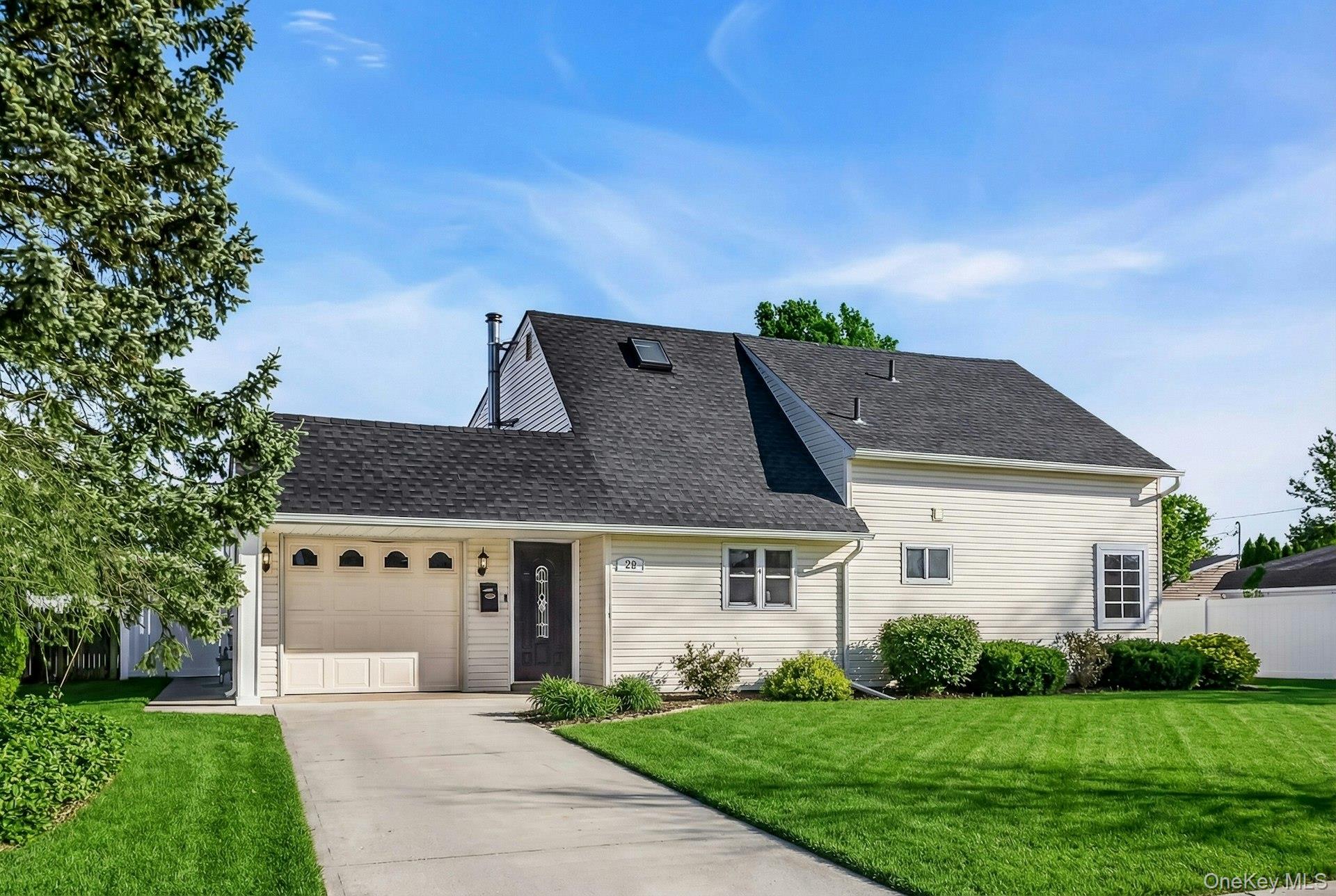 #1 photo, 25 Turn Lane, Levittown , NY 11756