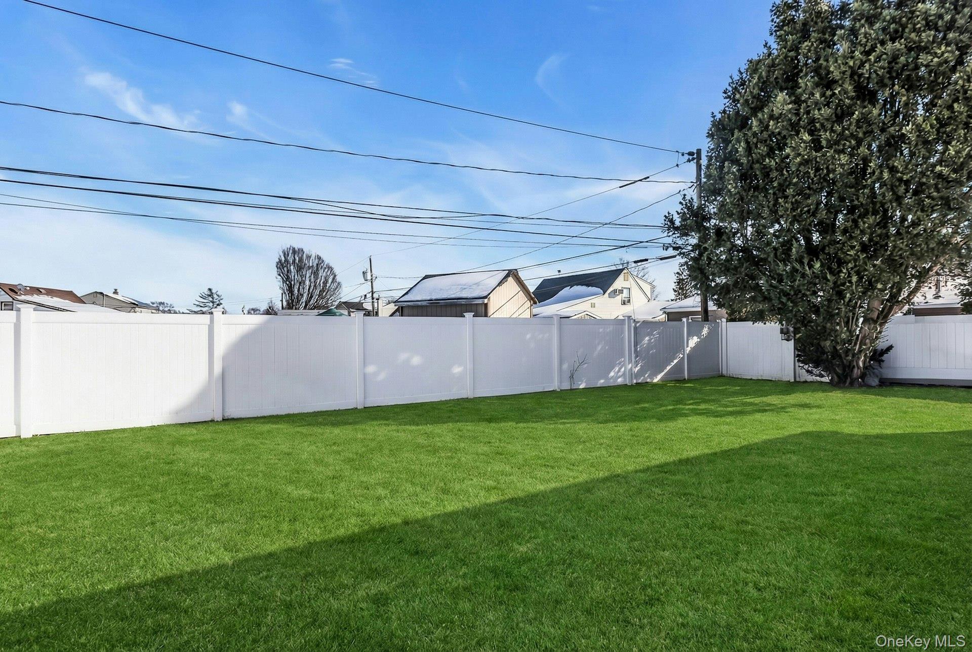 #19 photo, 25 Turn Lane, Levittown , NY 11756