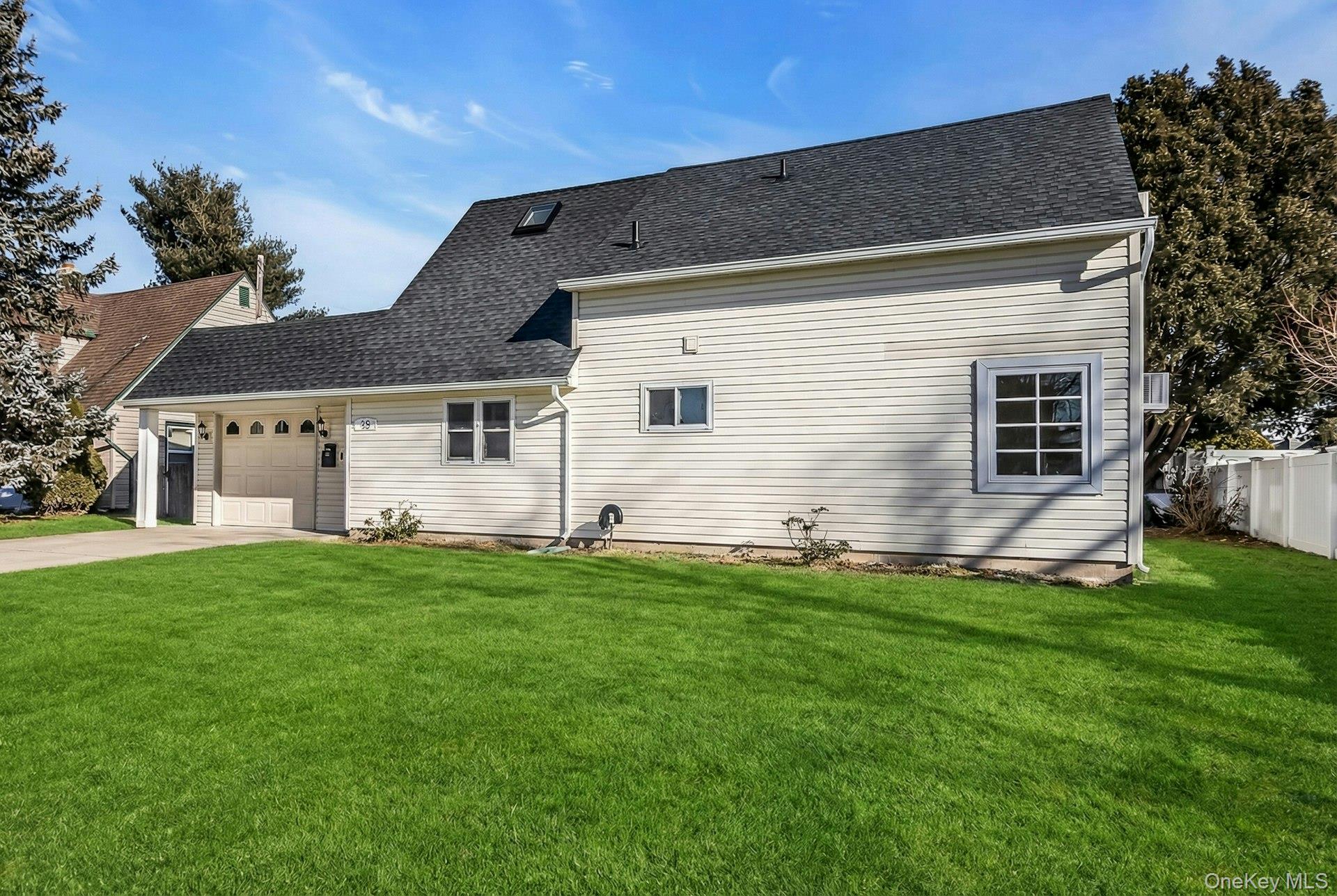 #20 photo, 25 Turn Lane, Levittown , NY 11756