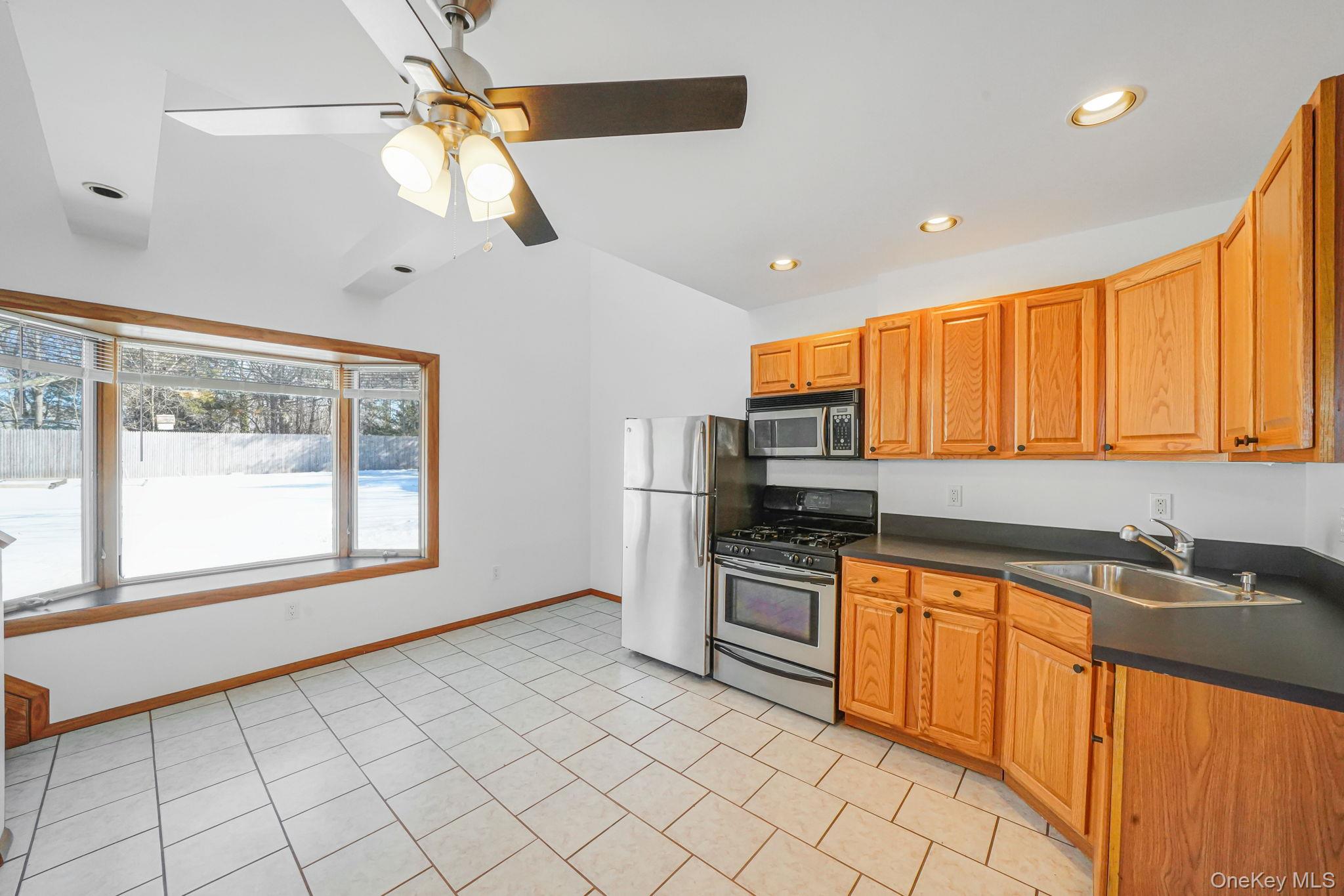 #3 photo, 77 Washington Avenue, Саффолк ‖ Islip Terrace , NY 11752