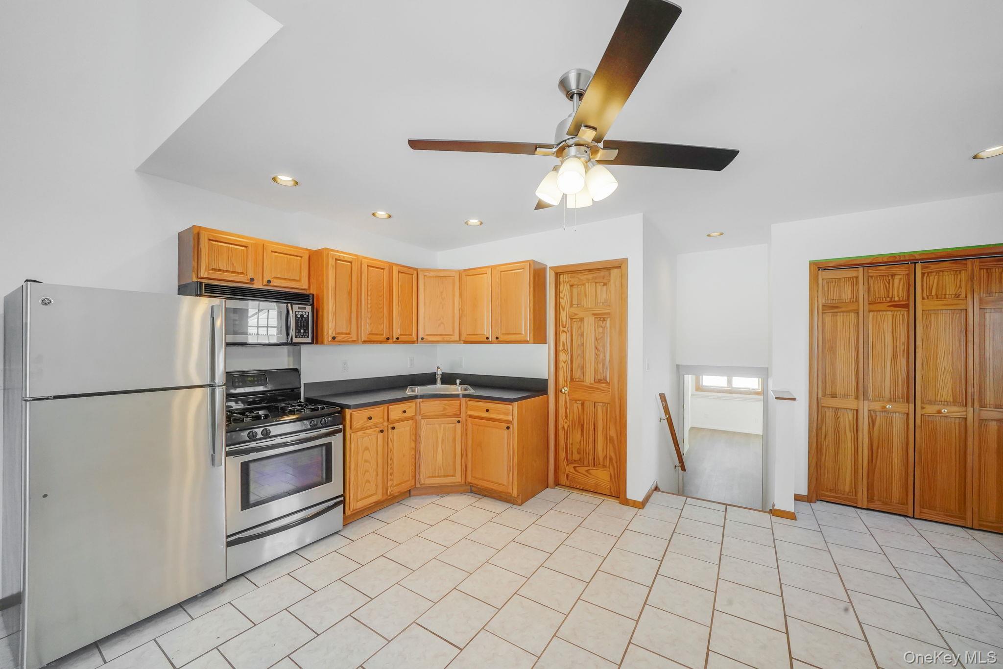 #4 photo, 77 Washington Avenue, Саффолк ‖ Islip Terrace , NY 11752