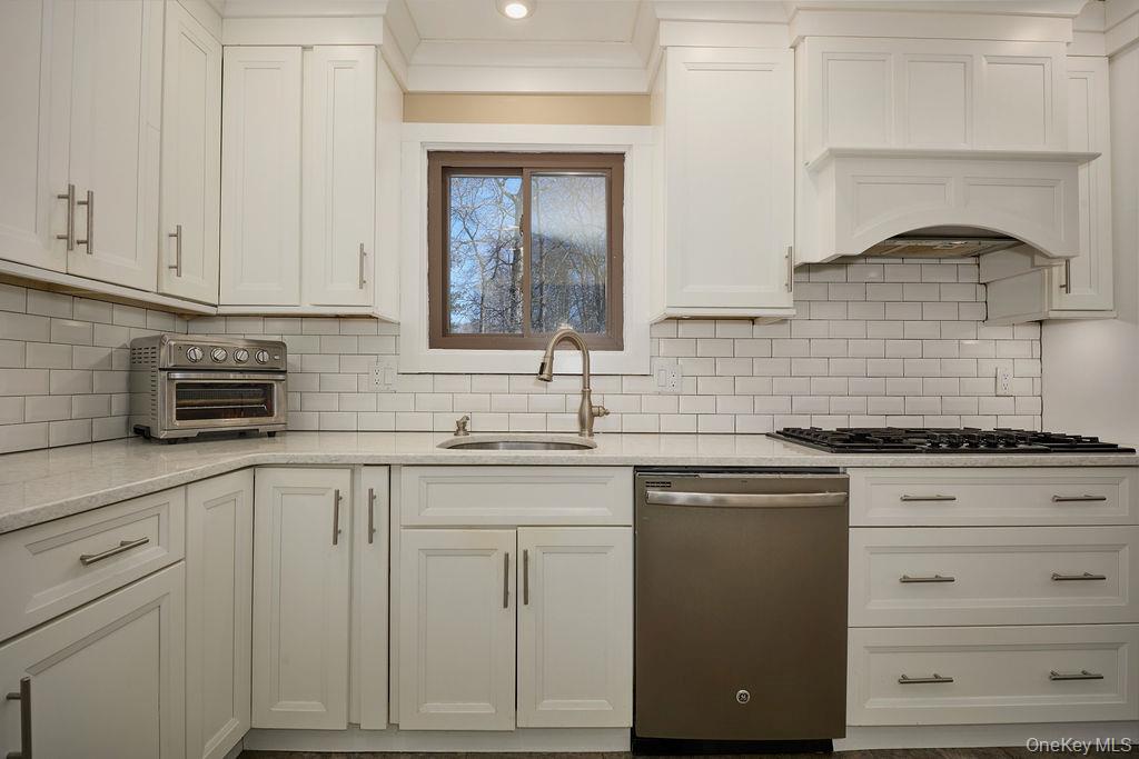 #7 photo, 42 Rockwood Drive, Newburgh , NY 12550