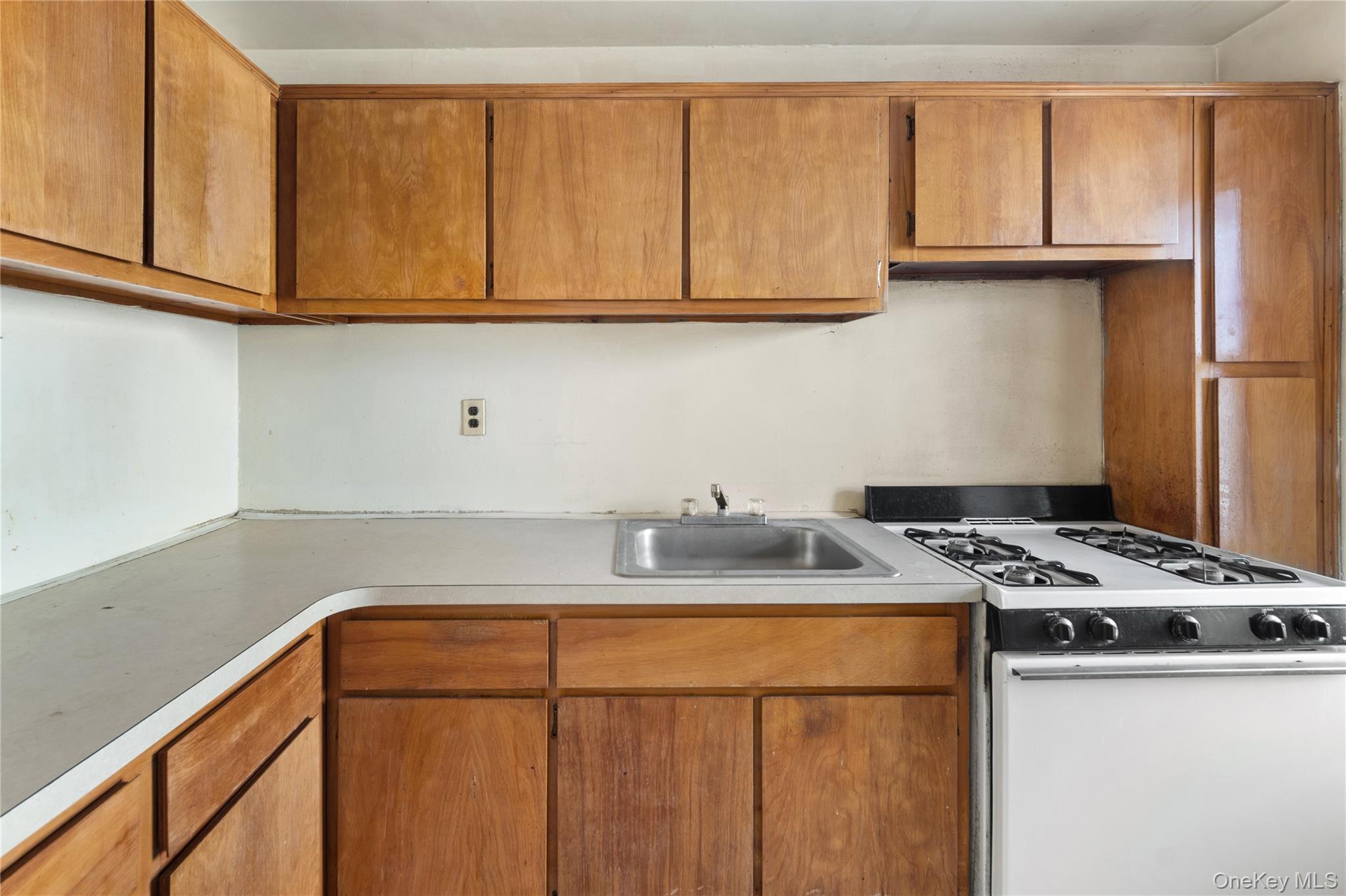 #5 photo, 370 Westchester Avenue, Port Chester , NY 10573