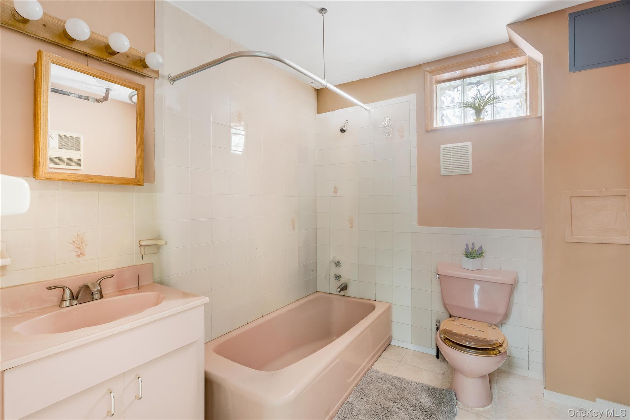 #9 photo, 1862 University Avenue, Bronx , NY 10453