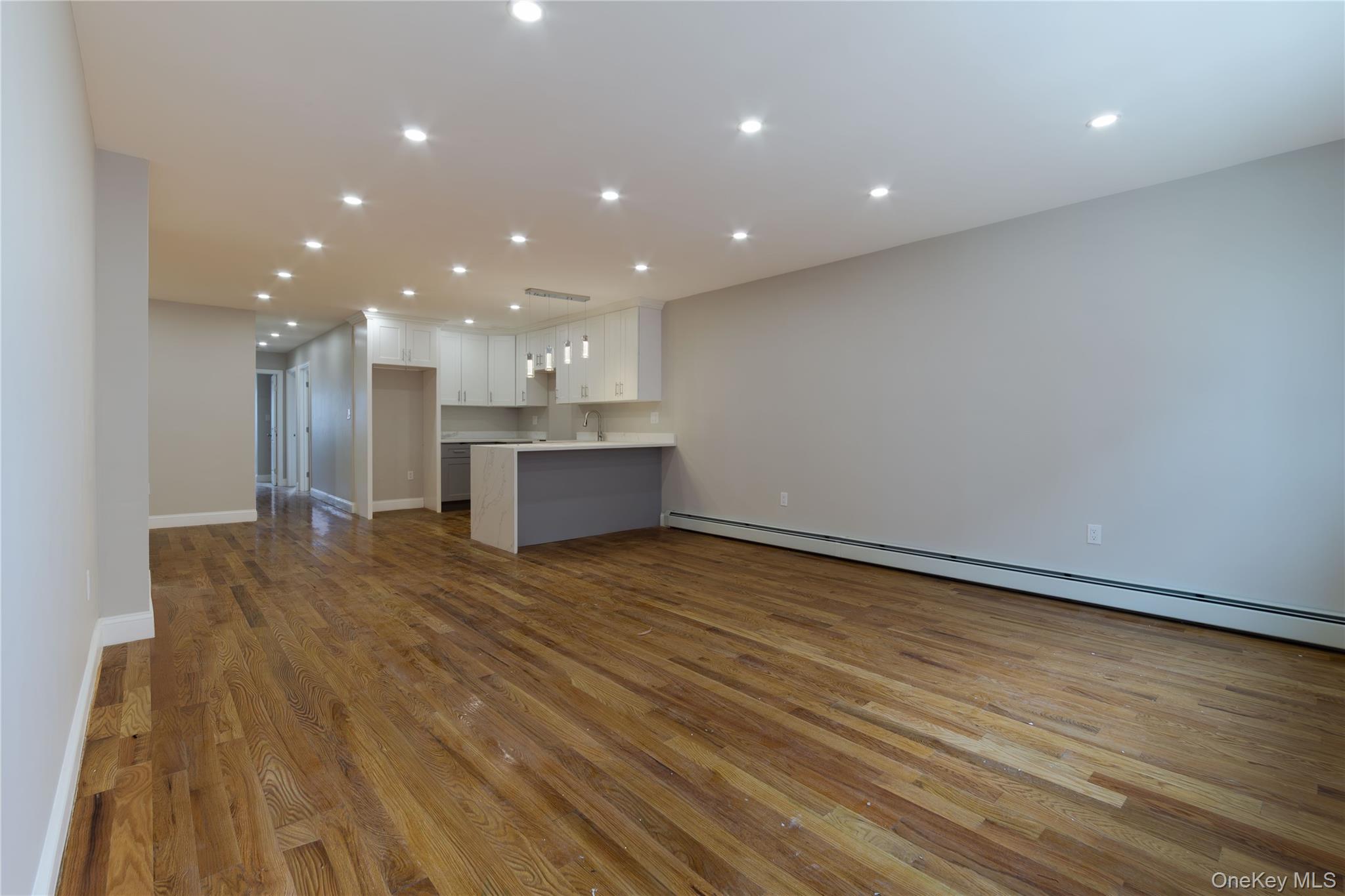 #4 photo, 215 Beach 96th Street, קווינס Rockaway Beach , NY 11693