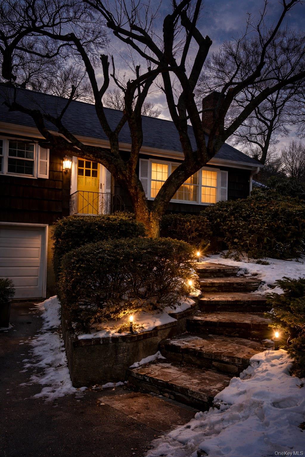 #1 photo, 35 Lone Oak Drive, Саффолк ‖ Centerport , NY 11721