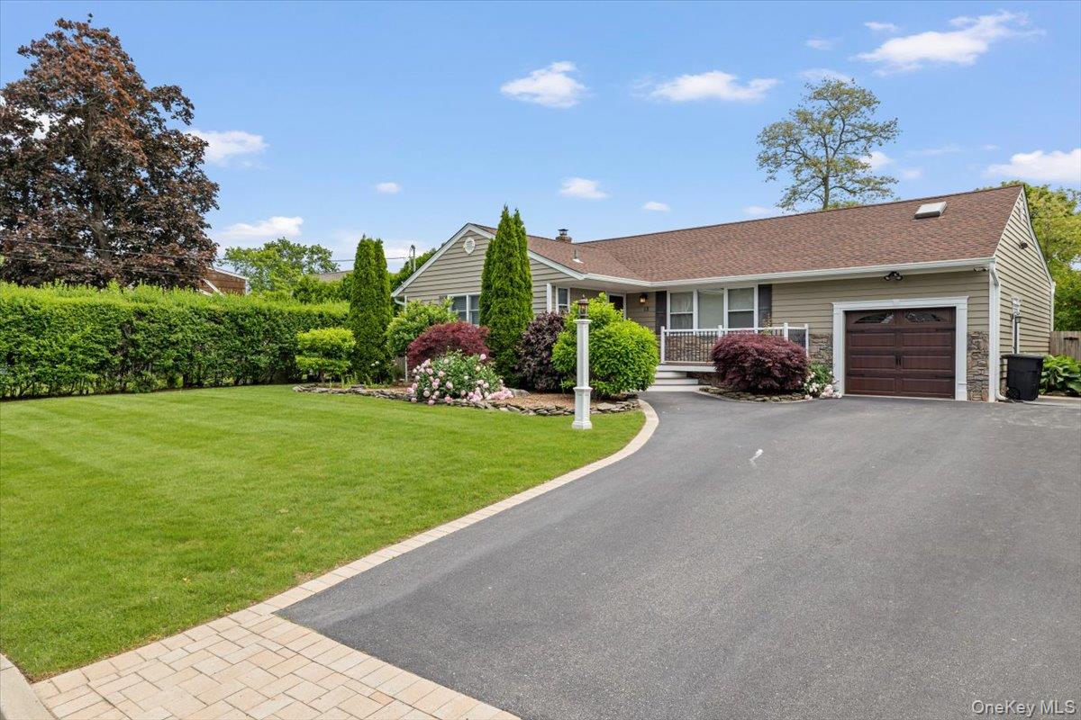 #2 photo, 13 Colonial Lane, Саффолк ‖ Bellport Village , NY 11713