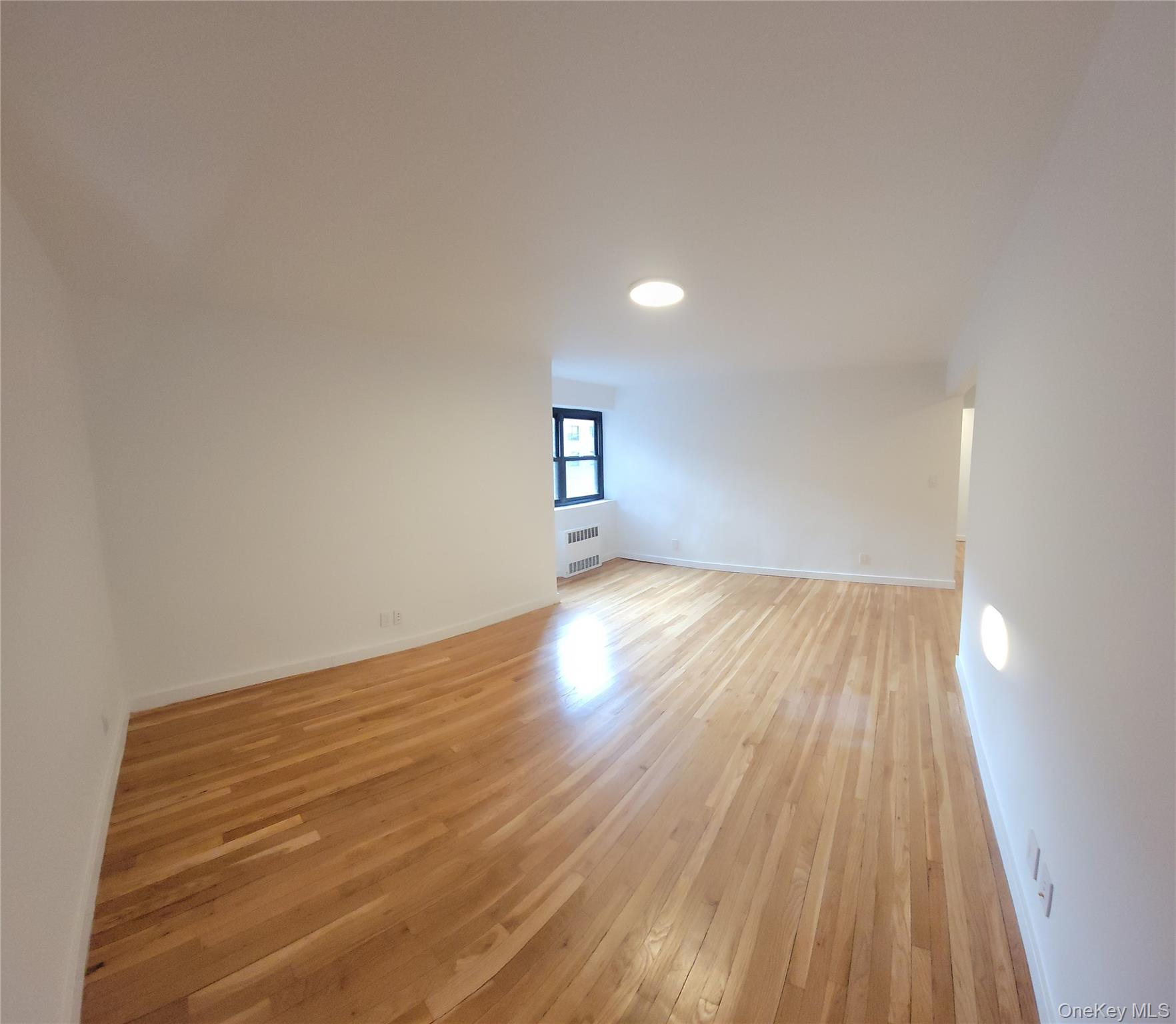 #4 photo, 102-25 67th Road, קווינס Forest Hills , NY 11375