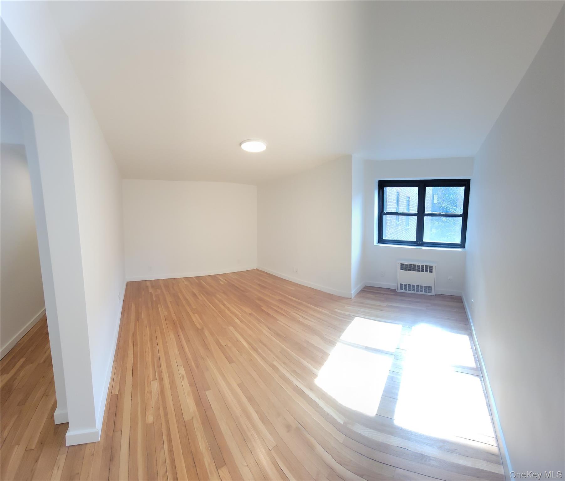 #5 photo, 102-25 67th Road, קווינס Forest Hills , NY 11375