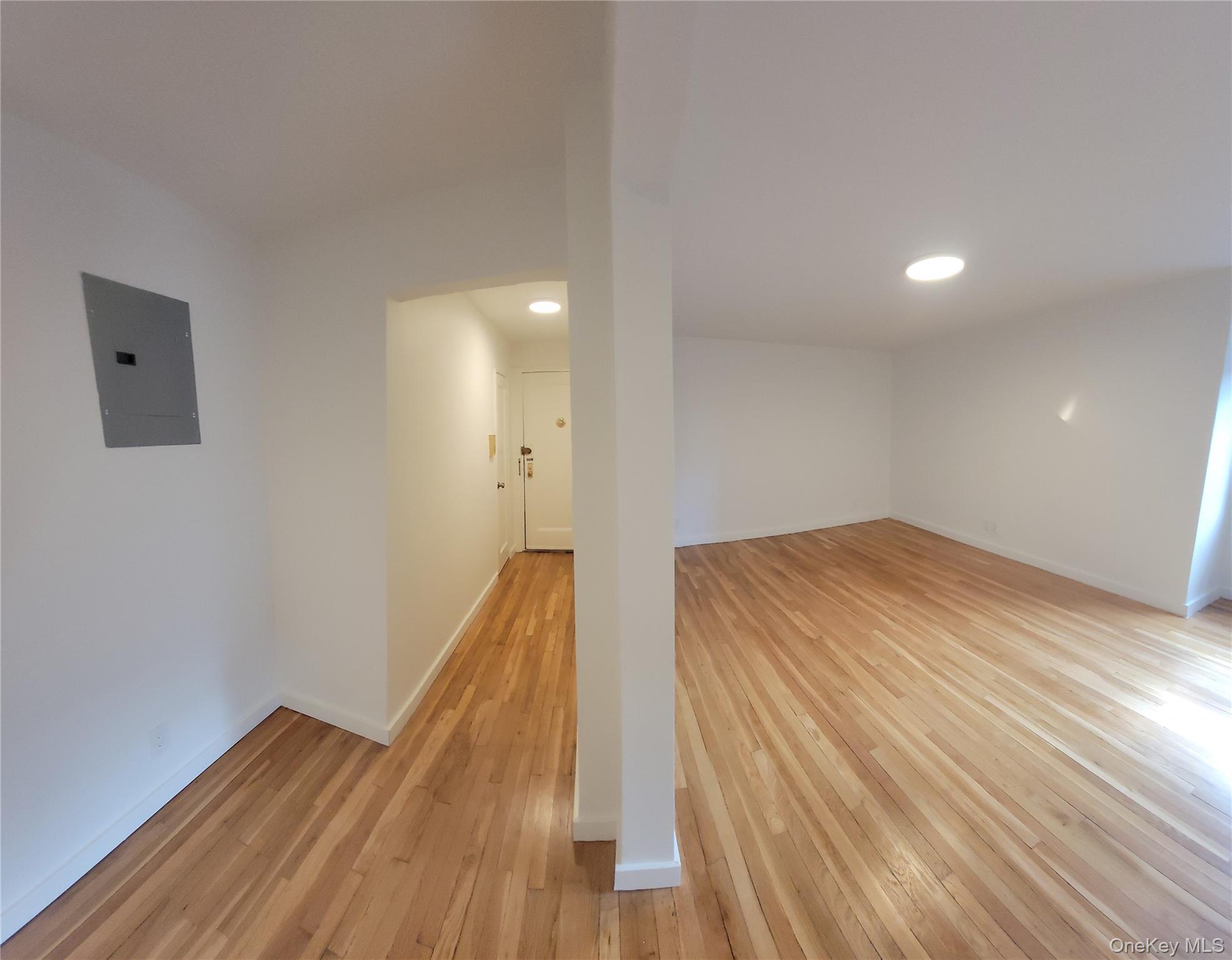 #6 photo, 102-25 67th Road, קווינס Forest Hills , NY 11375