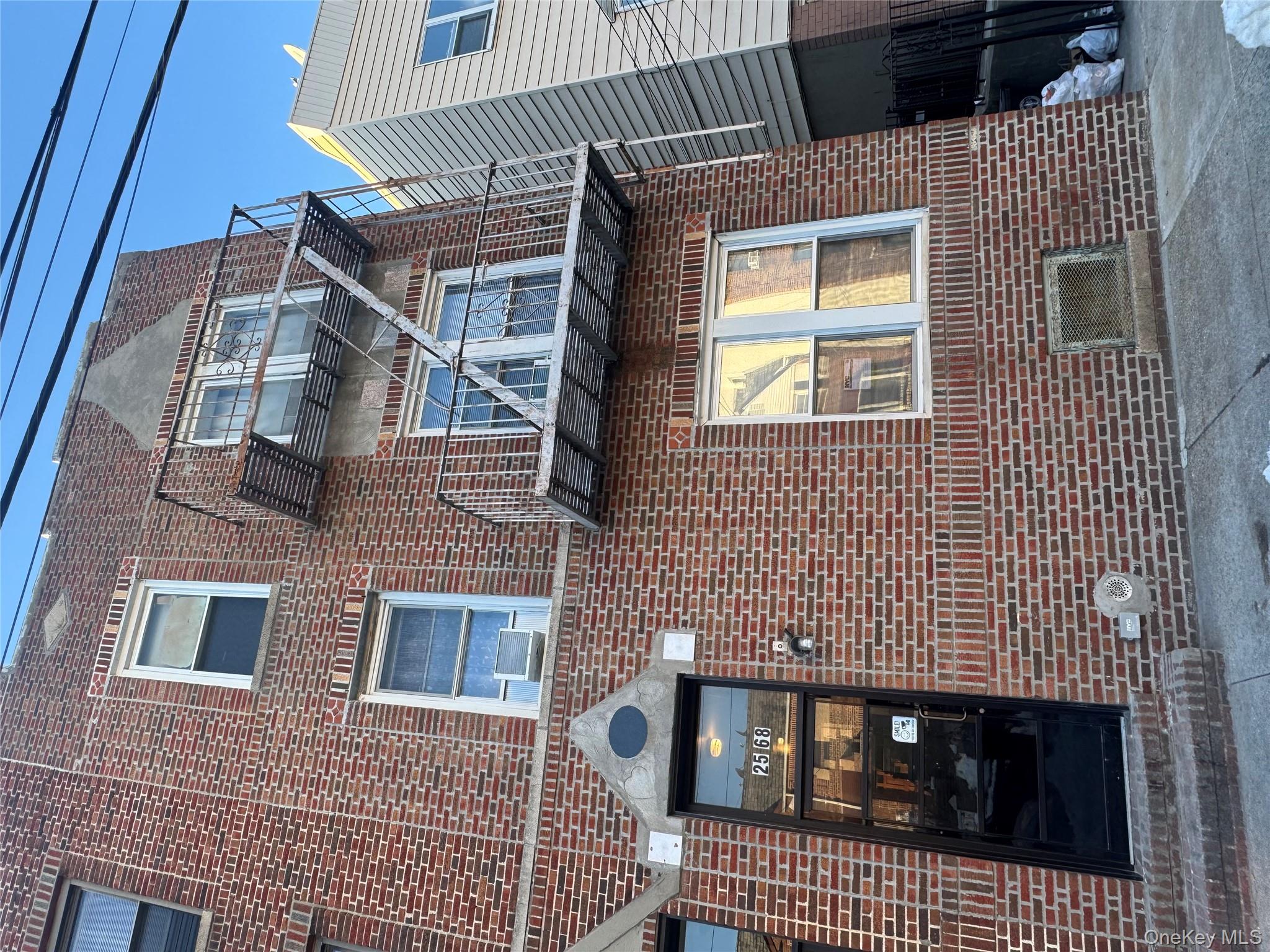 #2 photo, 2568 43rd Street, Куинс ‖ Astoria , NY 11103