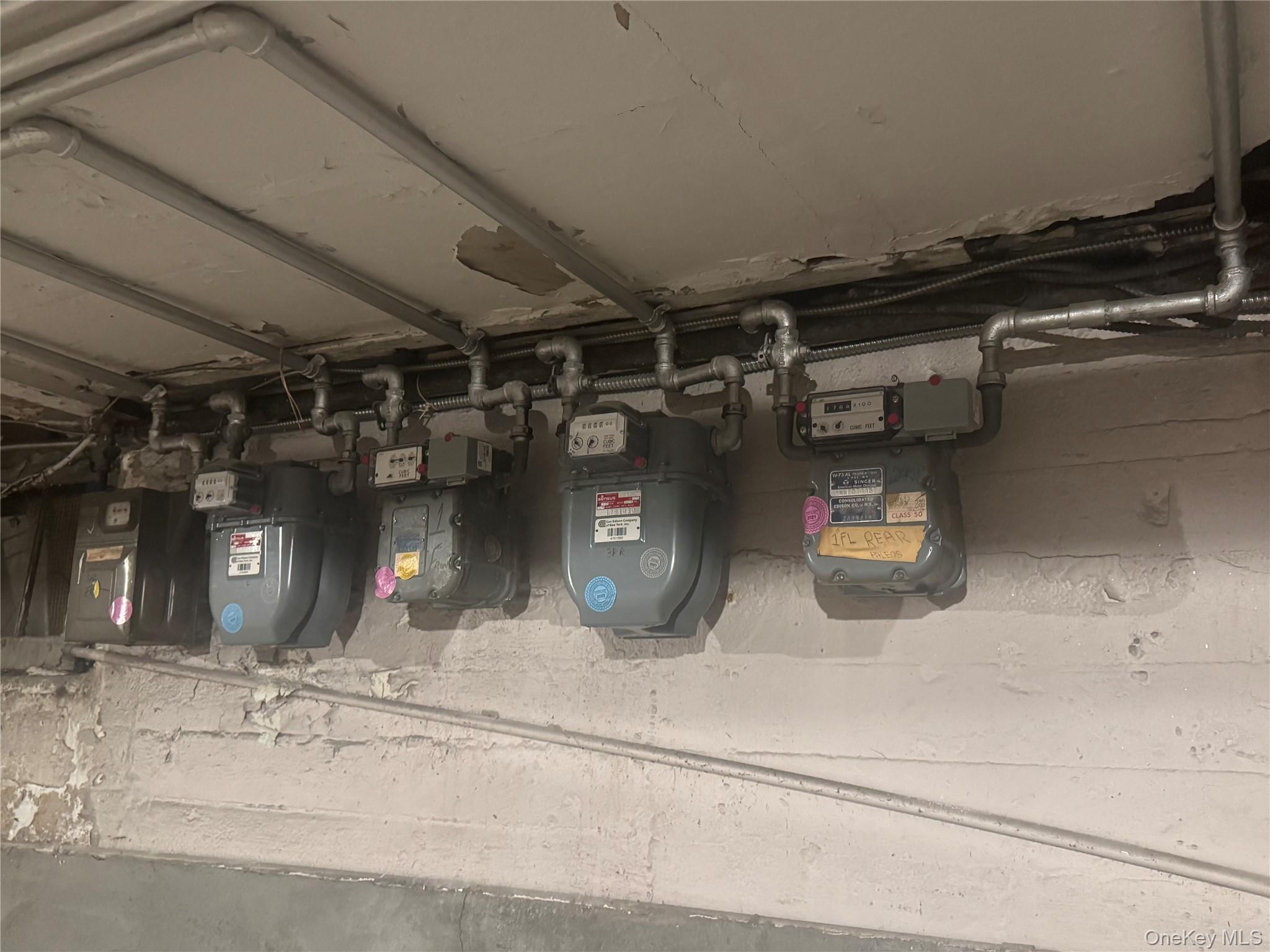 #6 photo, 2568 43rd Street, Куинс ‖ Astoria , NY 11103