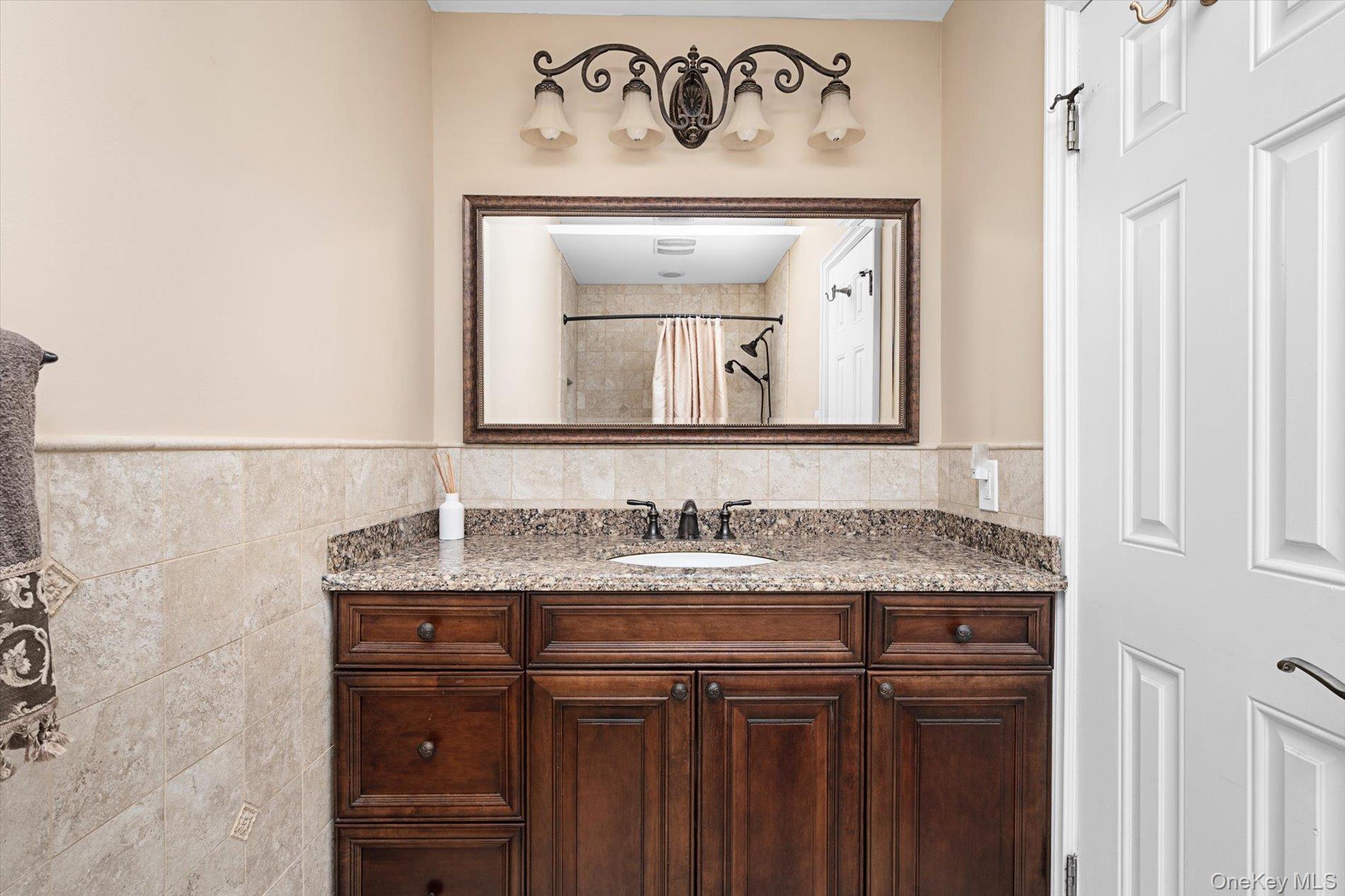 #17 photo, 53 Chestnut Lane, Woodbury , NY 11797