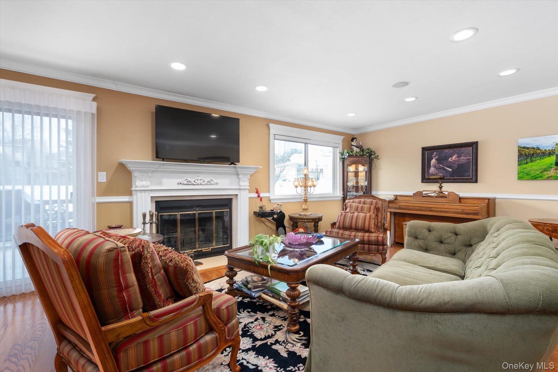 #7 photo, 53 Chestnut Lane, Woodbury , NY 11797