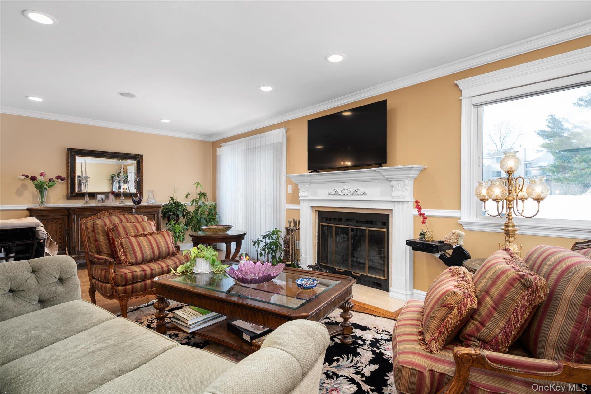 #8 photo, 53 Chestnut Lane, Woodbury , NY 11797