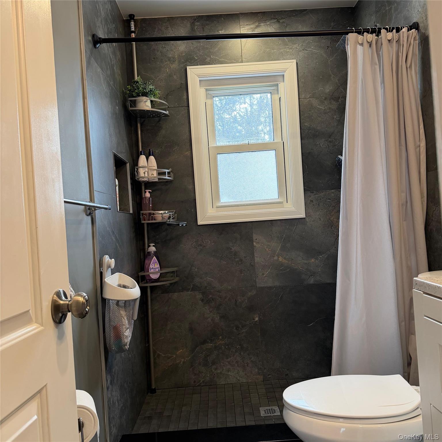 #12 photo, 209 S 11th Street, सफ़ोक काउंटी Lindenhurst , NY 11757