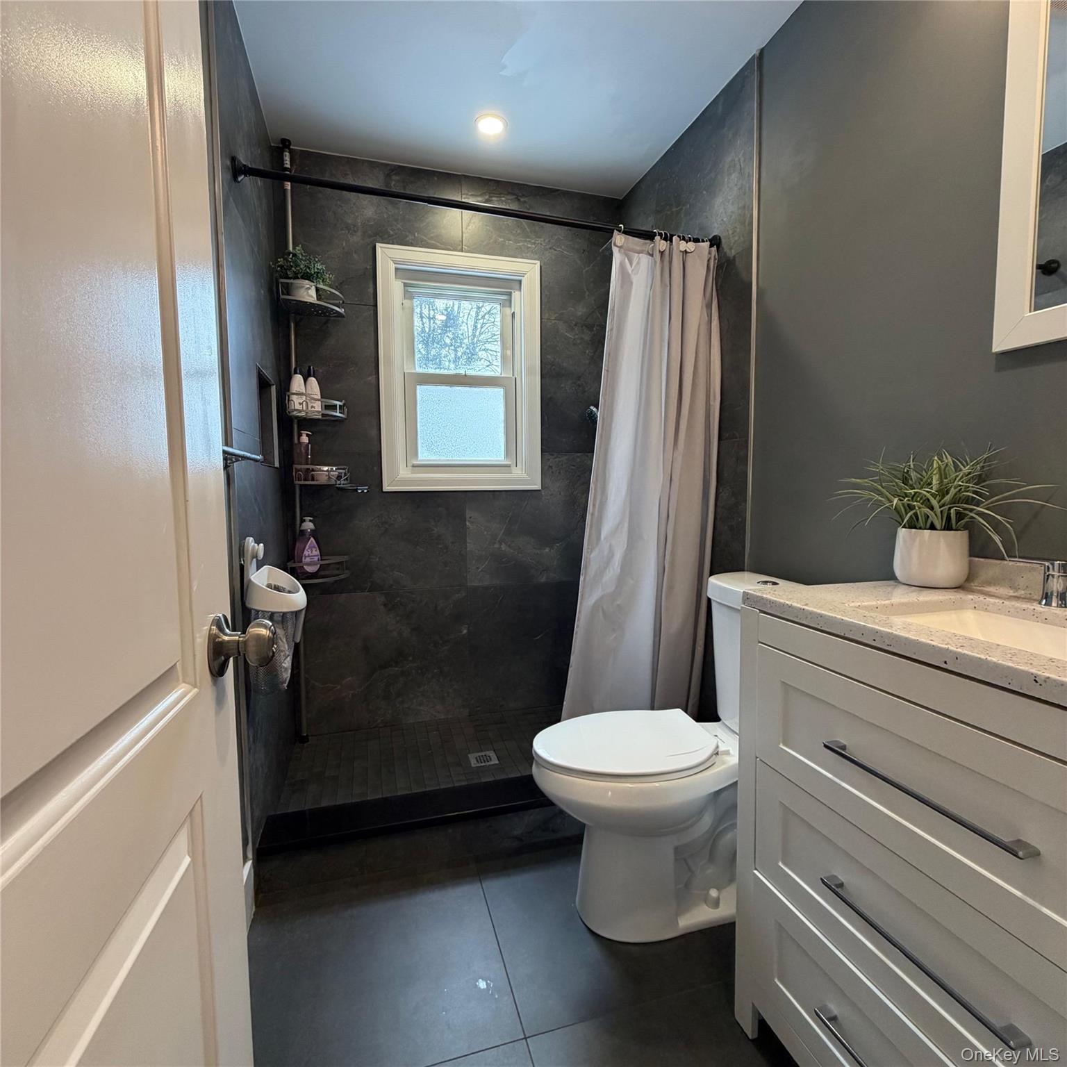 #14 photo, 209 S 11th Street, सफ़ोक काउंटी Lindenhurst , NY 11757