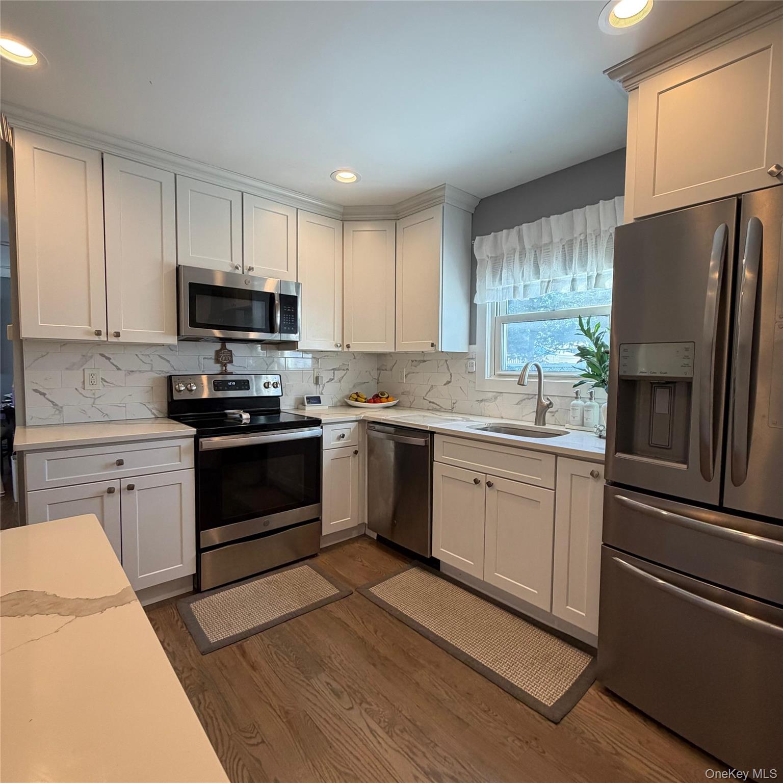 #20 photo, 209 S 11th Street, सफ़ोक काउंटी Lindenhurst , NY 11757