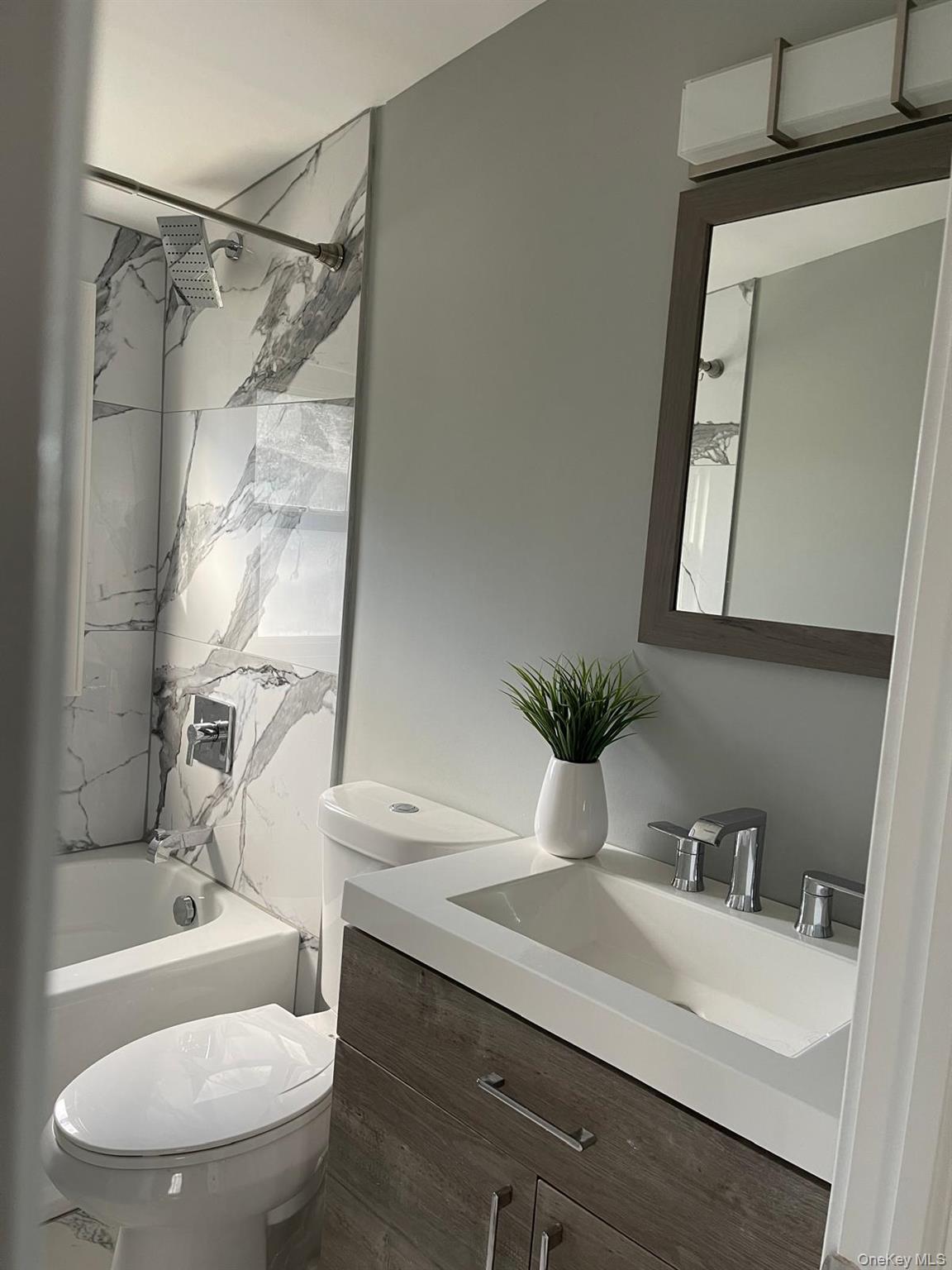 #4 photo, 209 S 11th Street, सफ़ोक काउंटी Lindenhurst , NY 11757