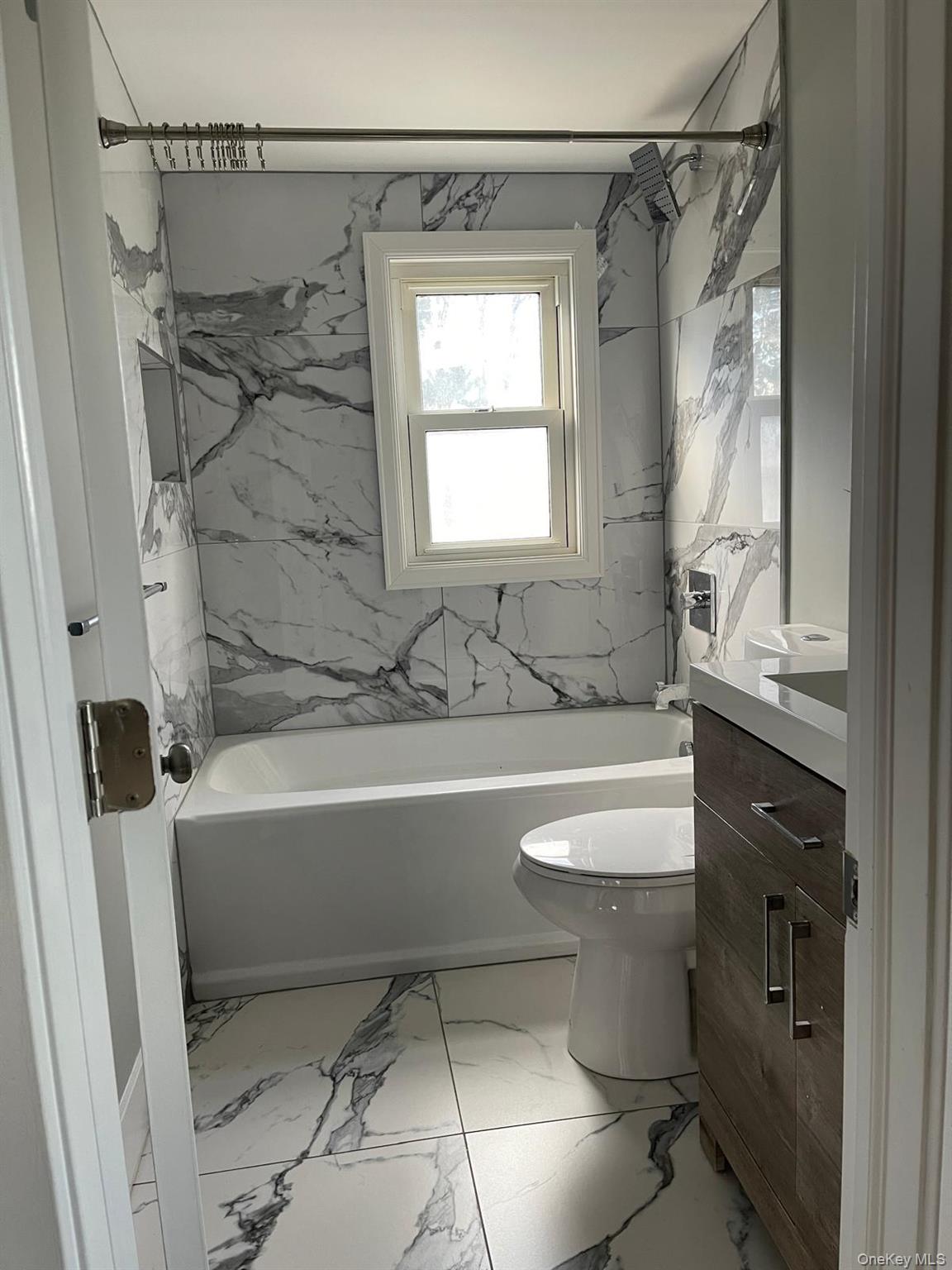 #5 photo, 209 S 11th Street, सफ़ोक काउंटी Lindenhurst , NY 11757