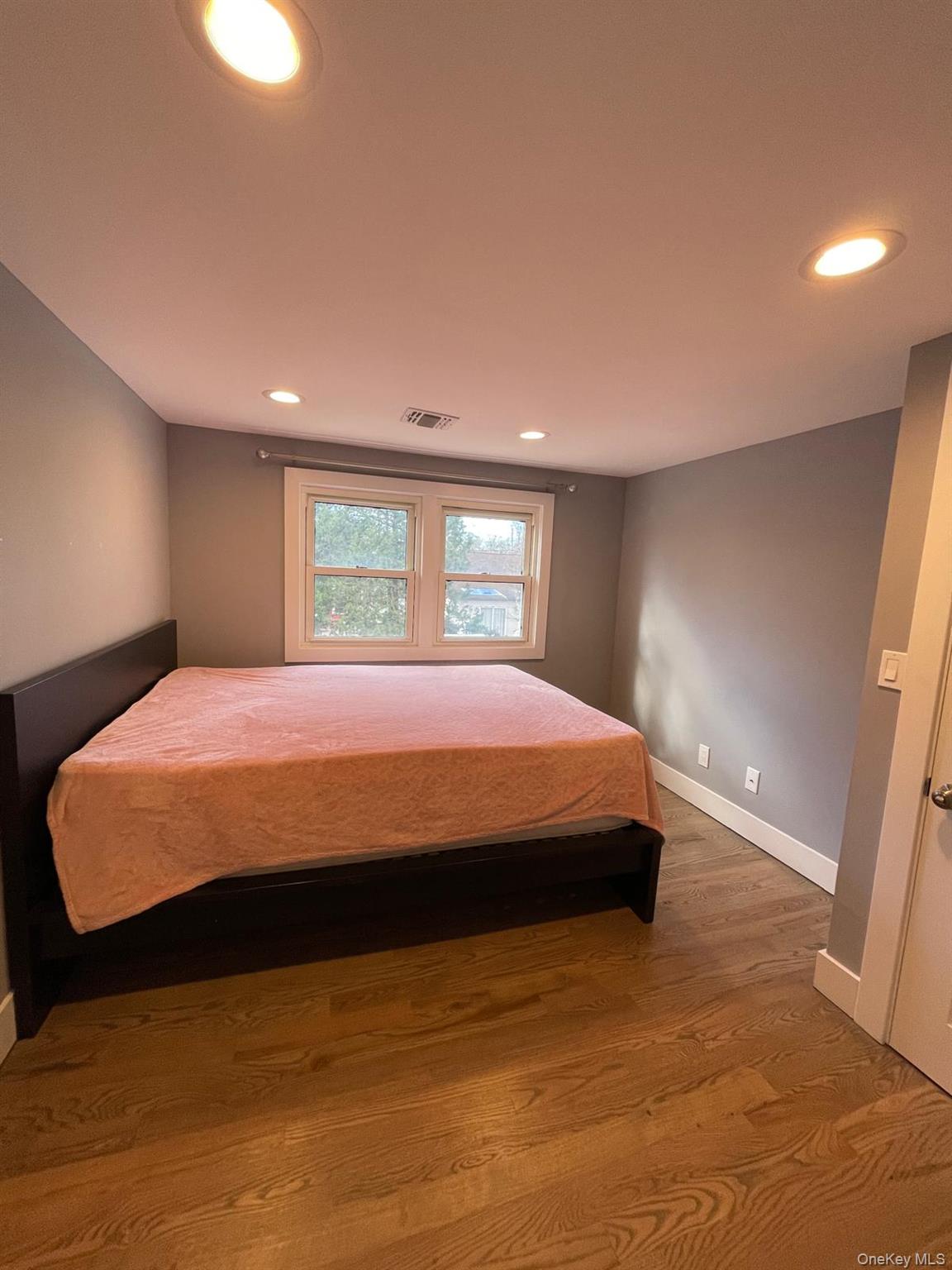 #6 photo, 209 S 11th Street, सफ़ोक काउंटी Lindenhurst , NY 11757