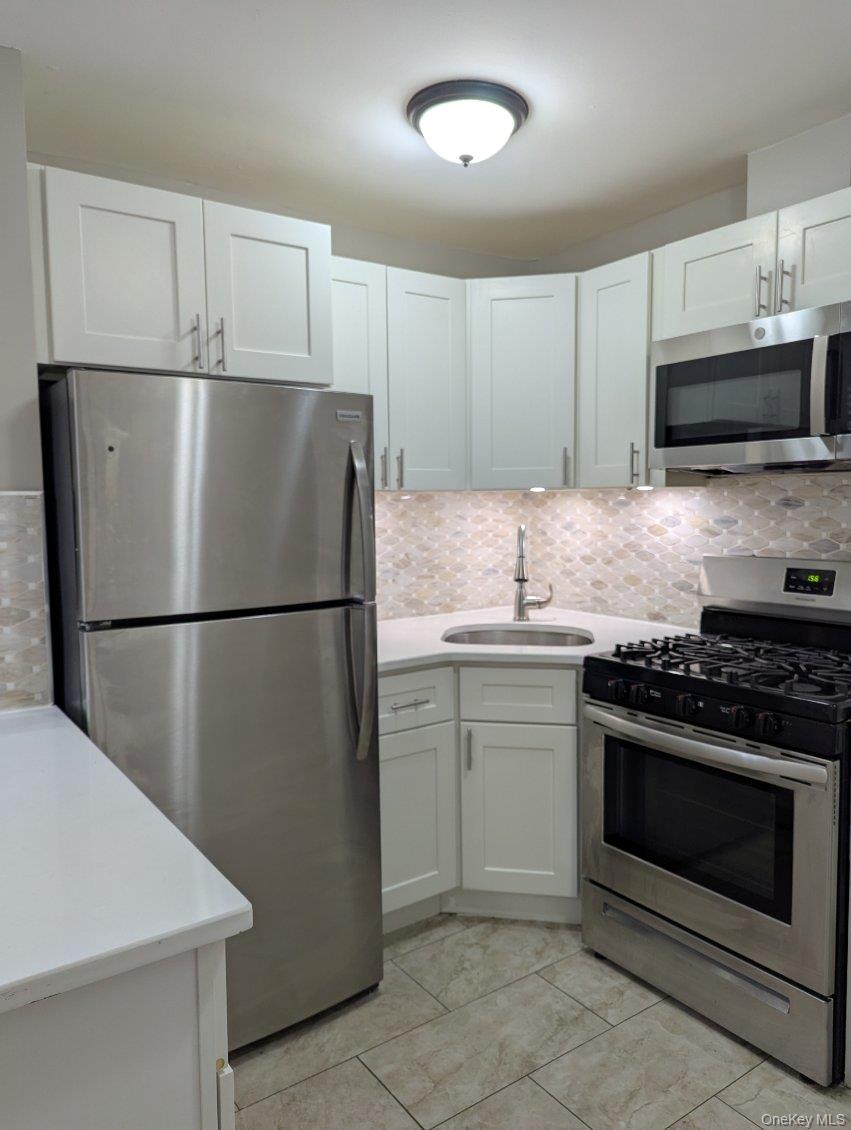 #1 photo, 11A Hemlock Drive, सफ़ोक काउंटी Bay Shore , NY 11706