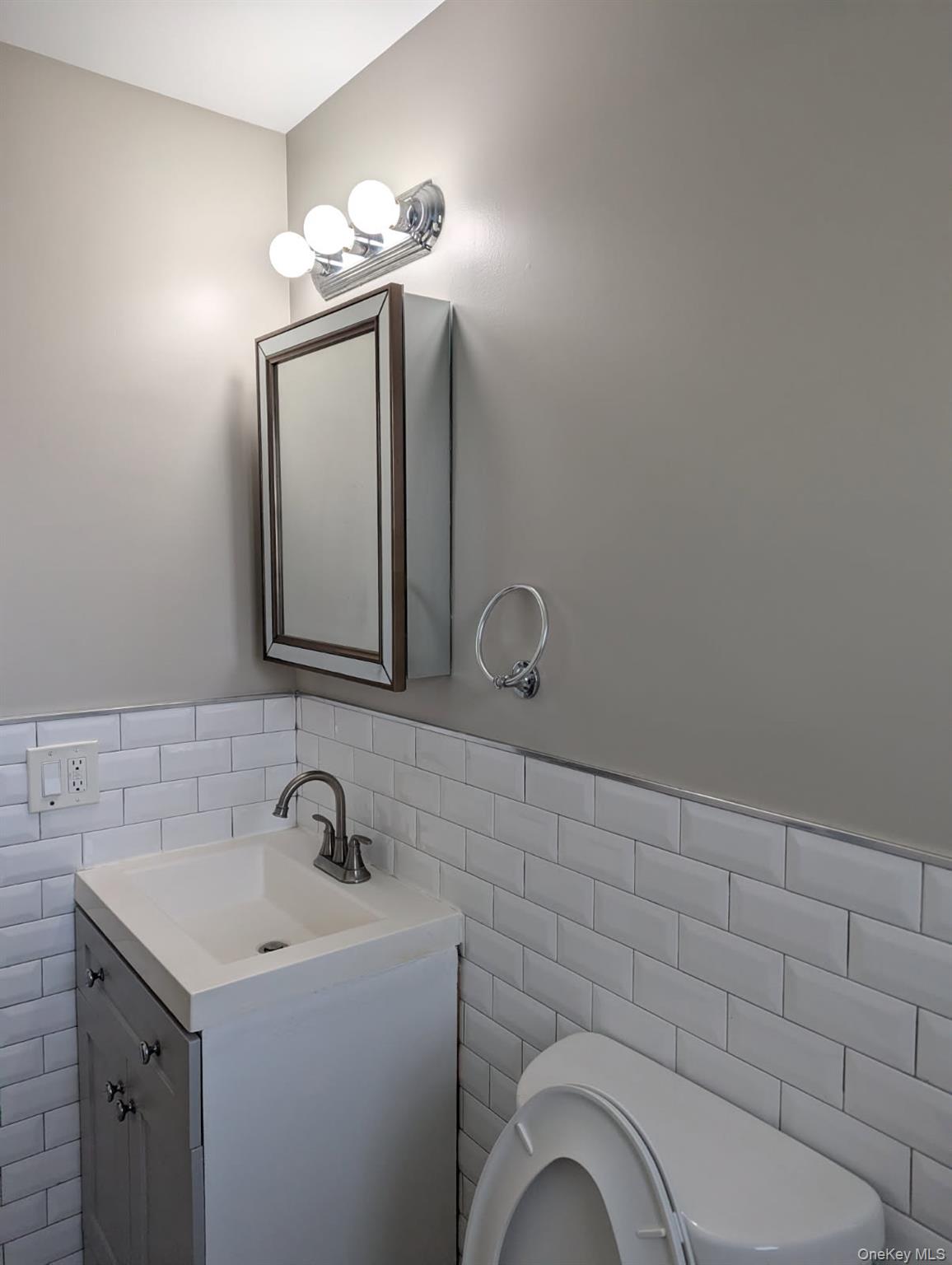 #2 photo, 11A Hemlock Drive, सफ़ोक काउंटी Bay Shore , NY 11706