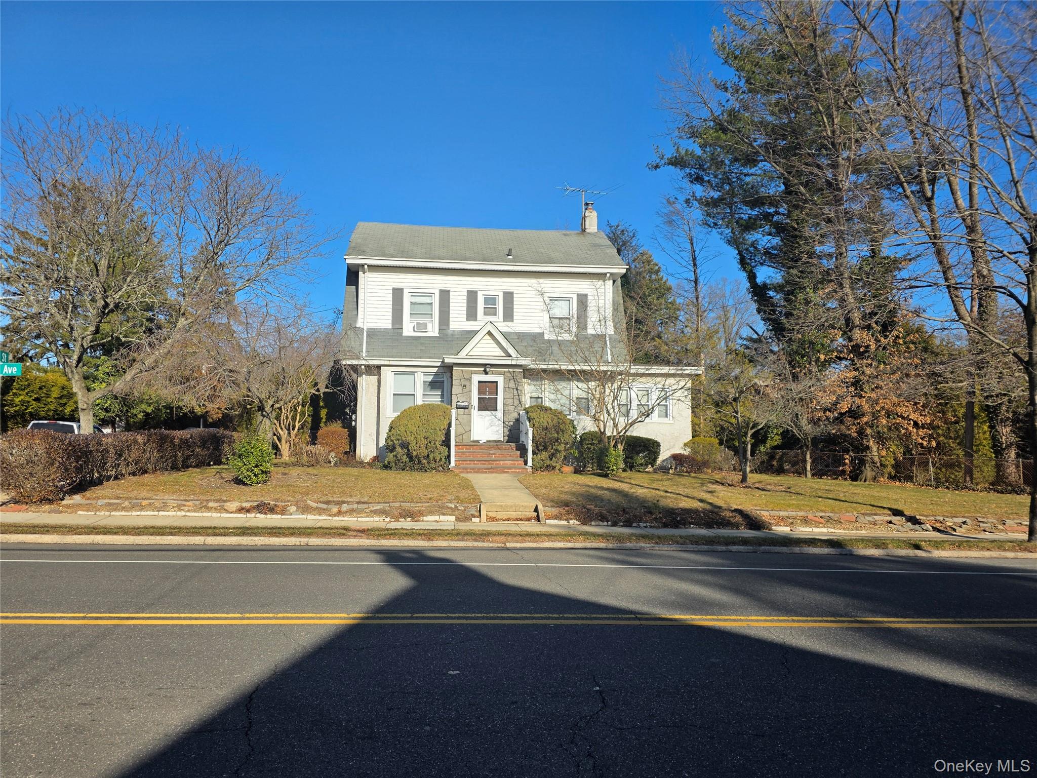 #3 photo, 339 Tulip Avenue, מחוז נסאו Floral Park , NY 11001