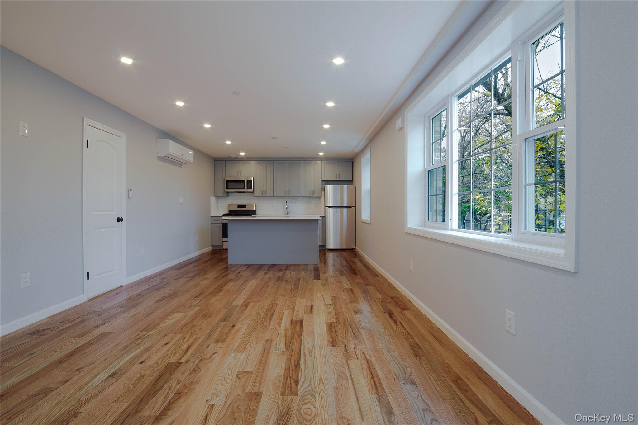 #13 photo, 7036 70th Street, Куинс ‖ Glendale , NY 11385