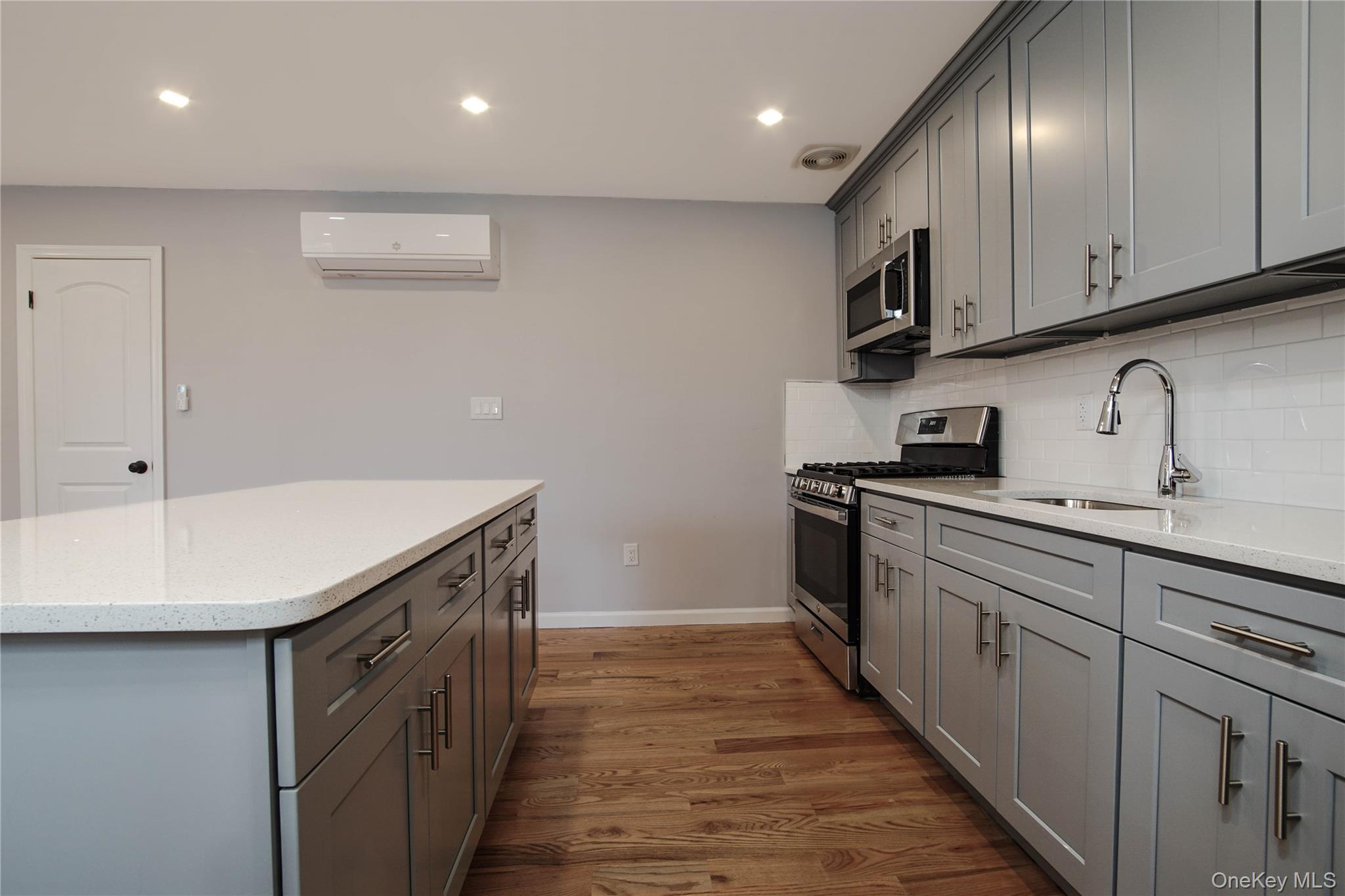 #16 photo, 7036 70th Street, Куинс ‖ Glendale , NY 11385