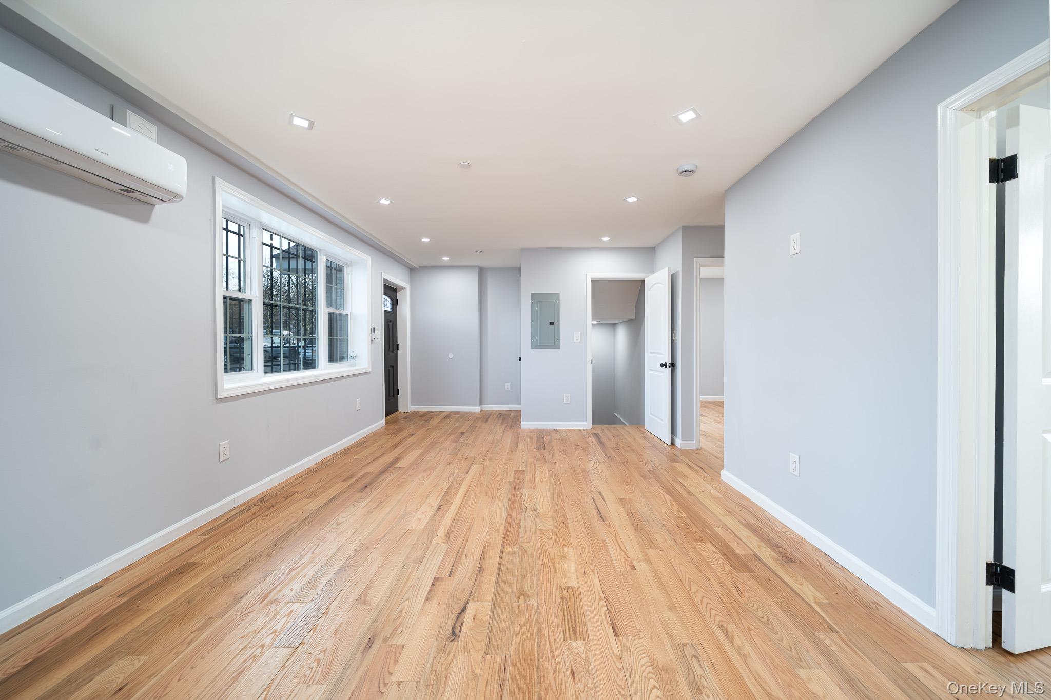 #3 photo, 7036 70th Street, Куинс ‖ Glendale , NY 11385