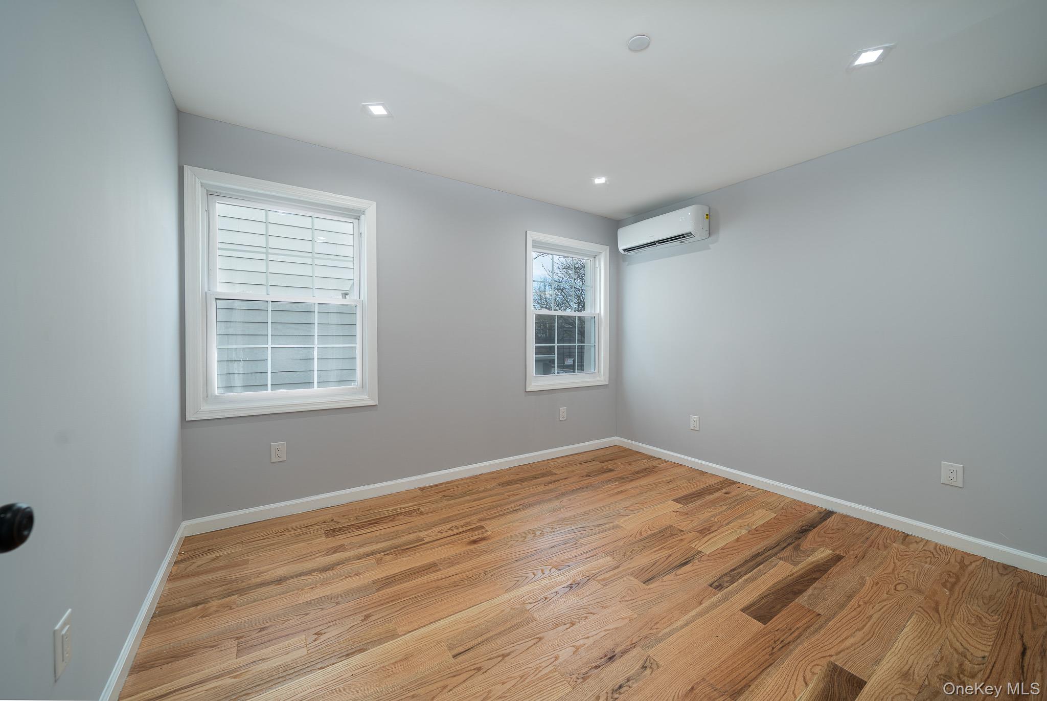 #9 photo, 7036 70th Street, Куинс ‖ Glendale , NY 11385