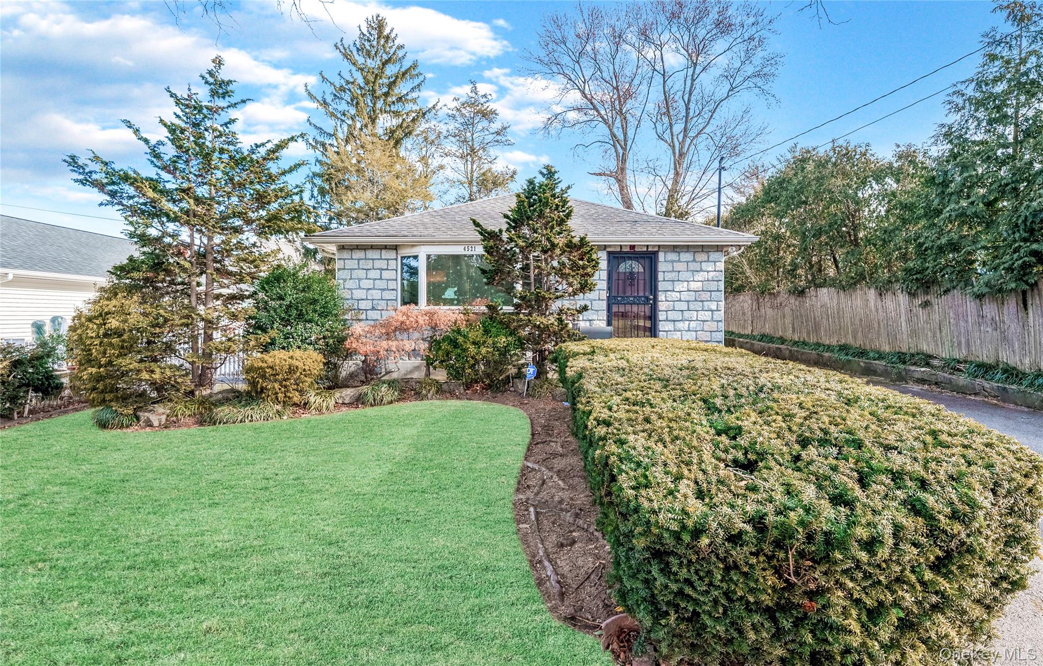 #1 photo, 45-21 Iris Lane, ग्रेट नेक Great Neck , NY 11020