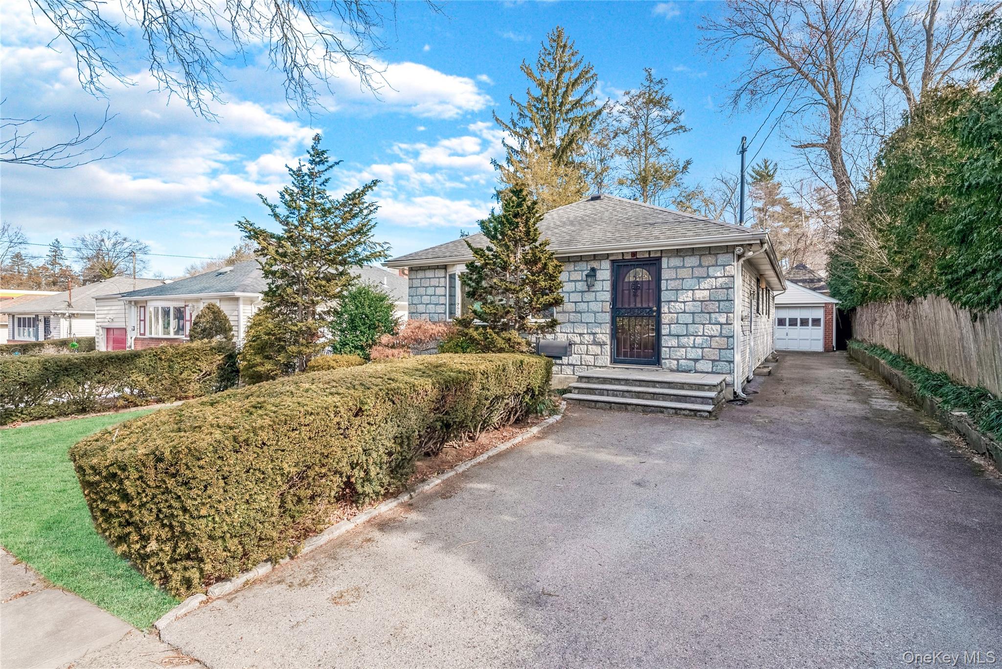 #2 photo, 45-21 Iris Lane, ग्रेट नेक Great Neck , NY 11020